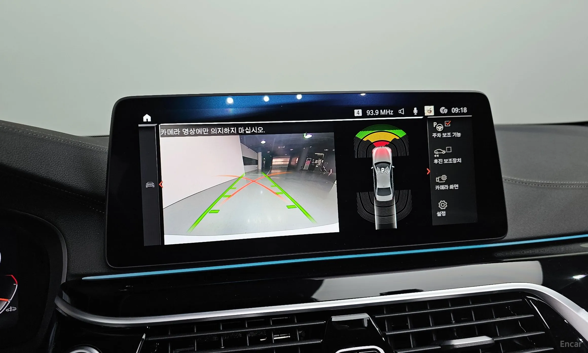 BMW 5 Series (G30) превью 15