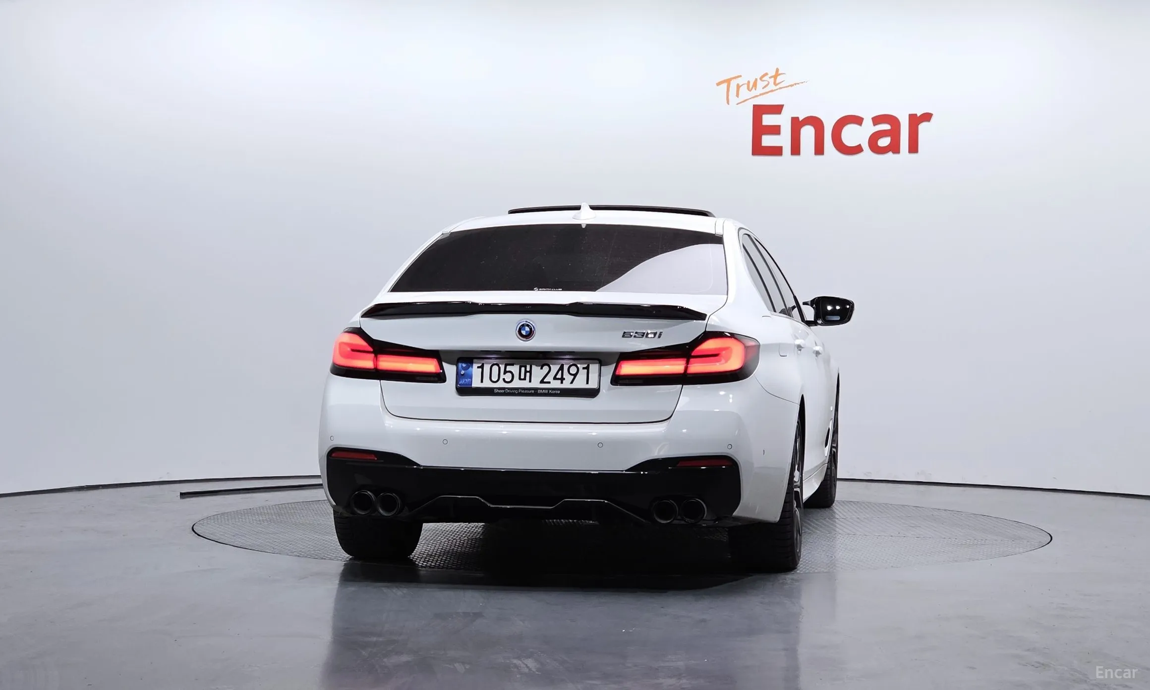 BMW 5 Series (G30) превью 4