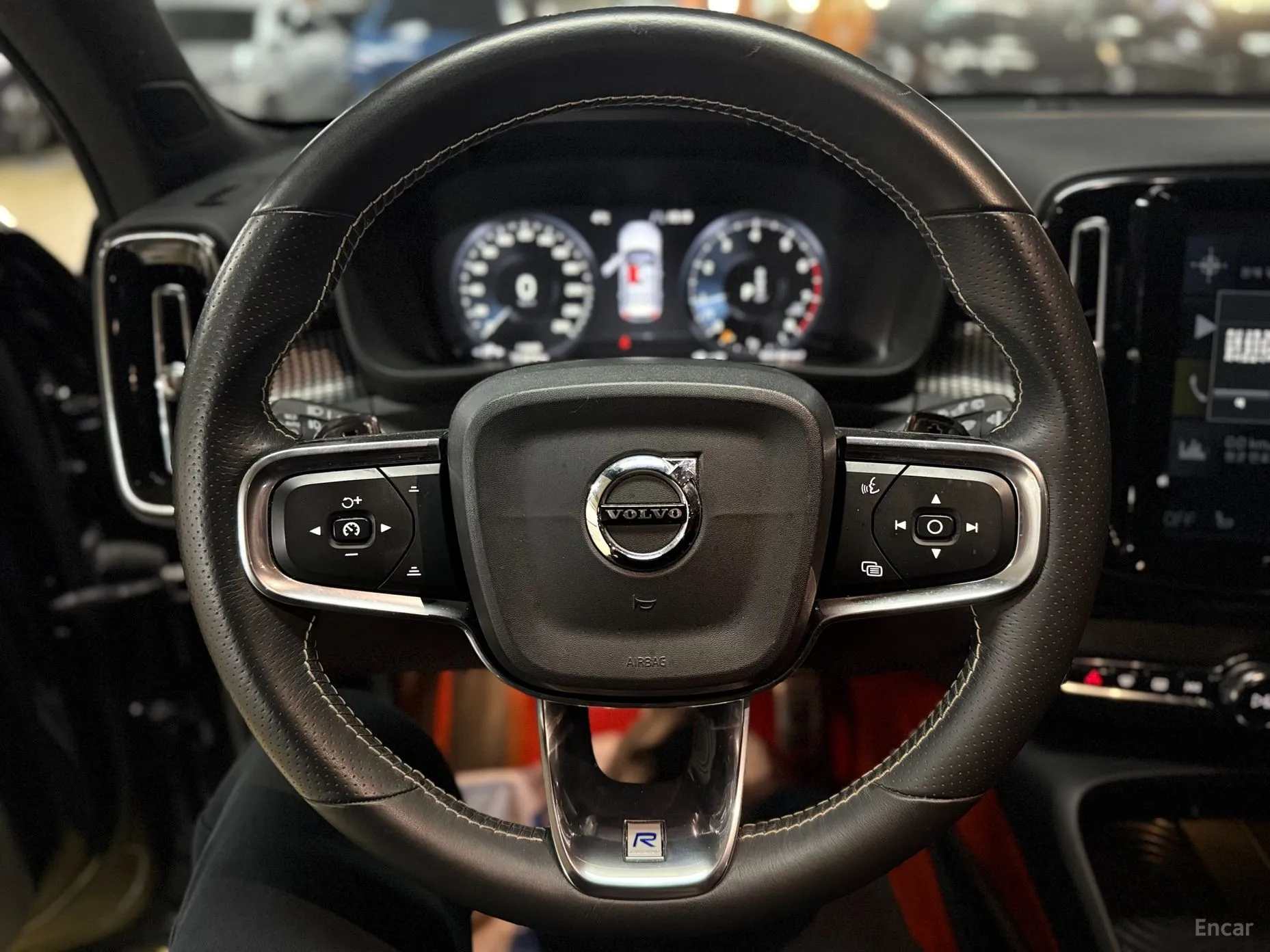 Volvo XC40 превью 20