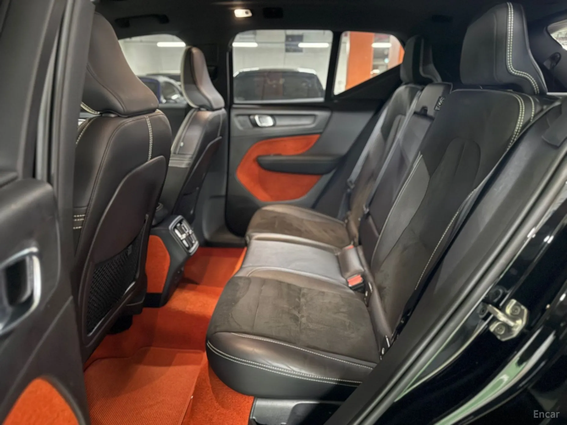 Volvo XC40 превью 7