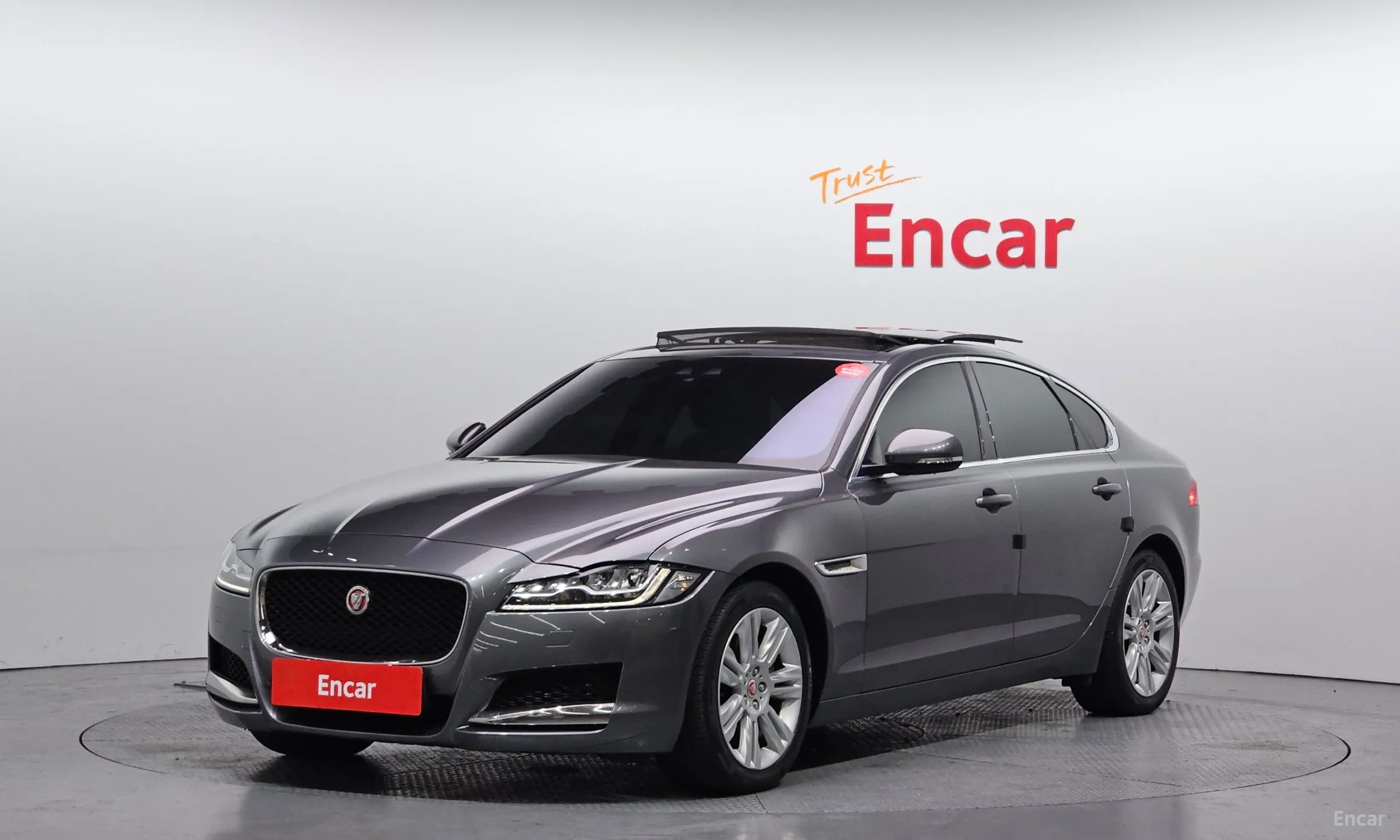 Jaguar XF (x260)