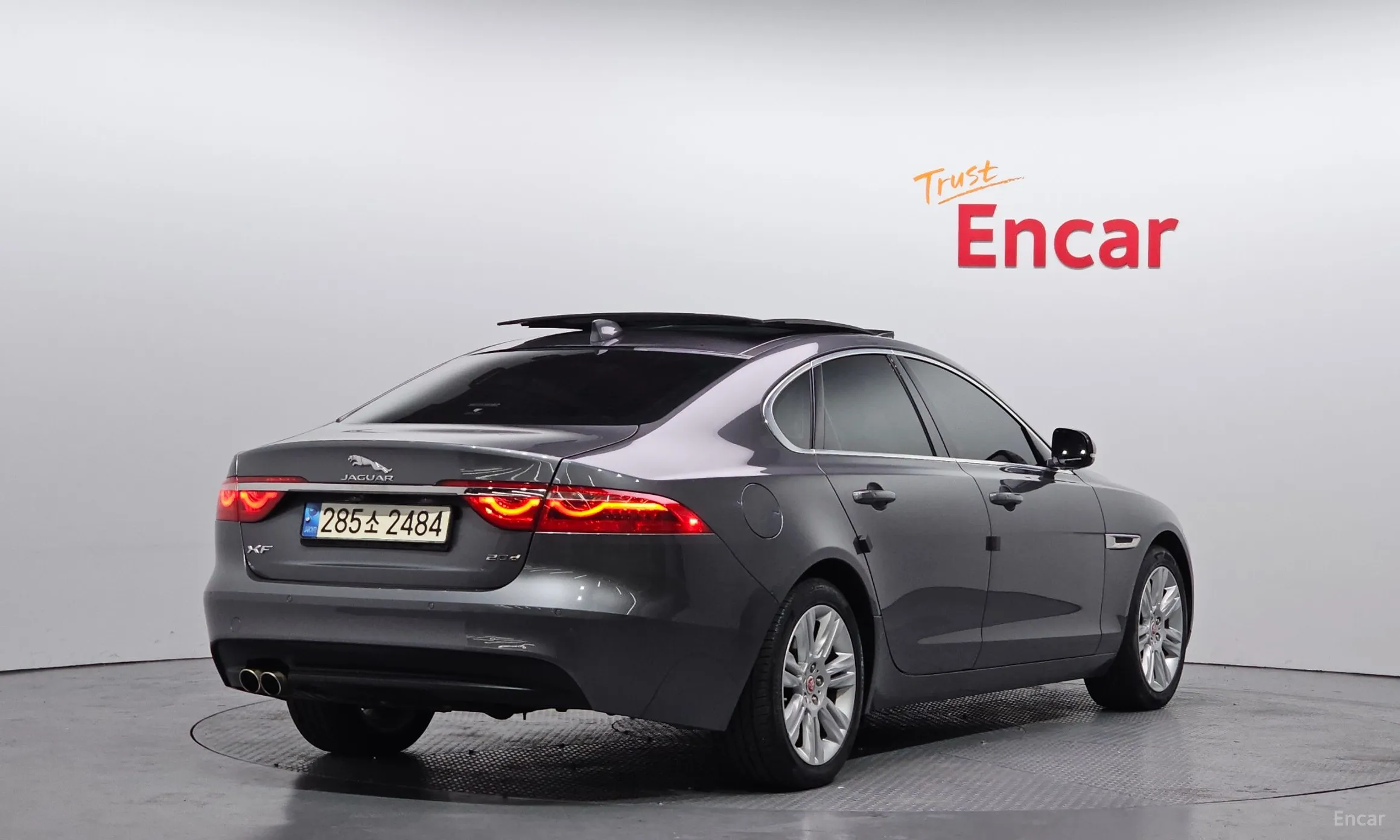Jaguar XF (x260)
