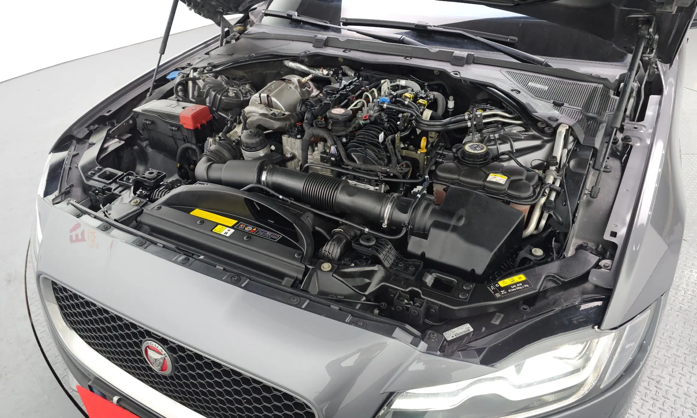 Jaguar XF (x260) превью 6