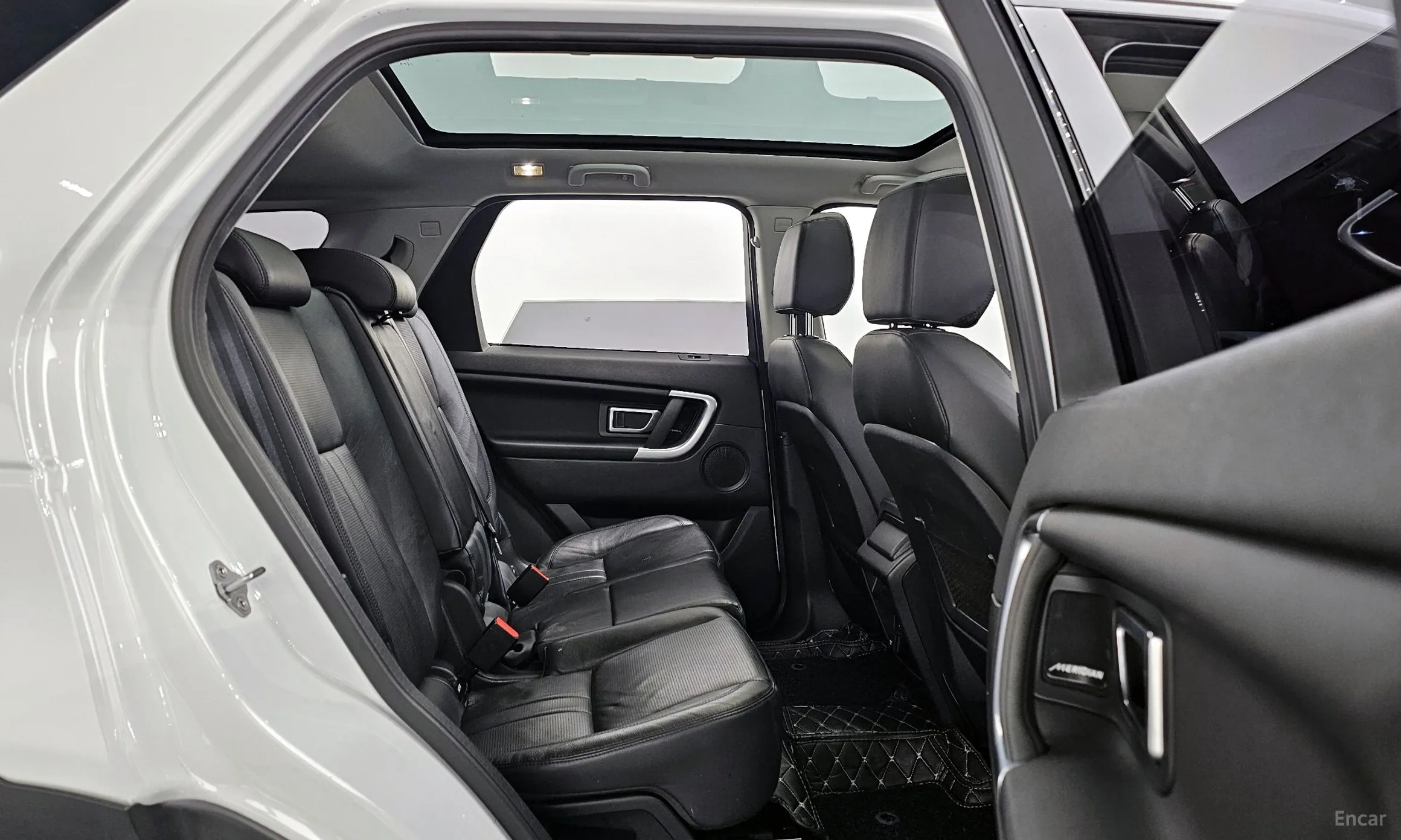 Land Rover Discovery Sports превью 12