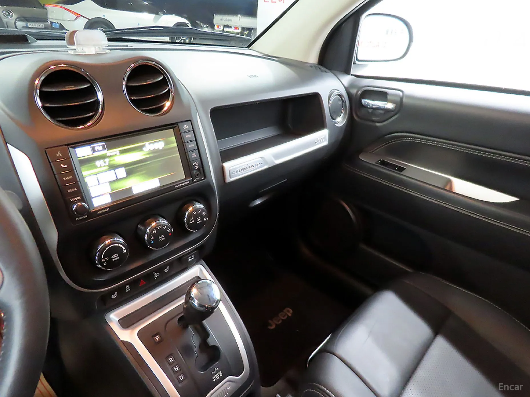 Jeep Compass превью 12