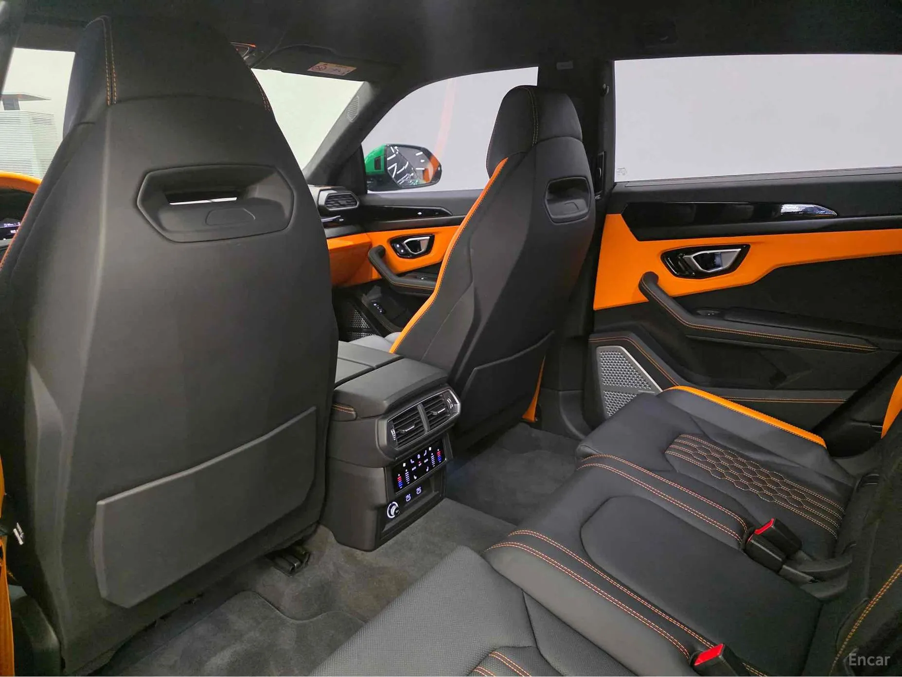 Lamborghini Urus превью 13