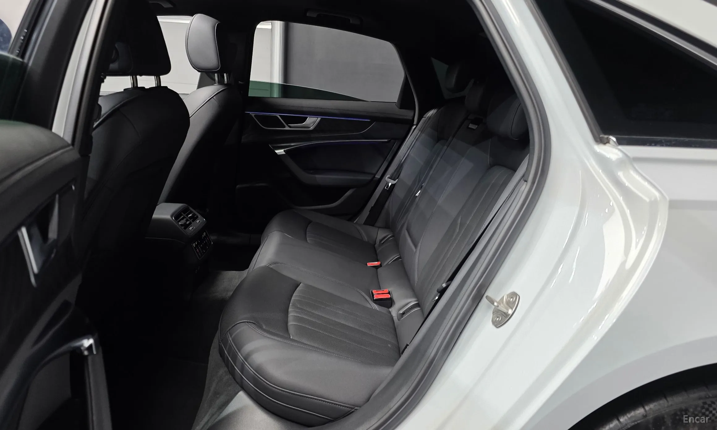 Audi A6 (C8) превью 12