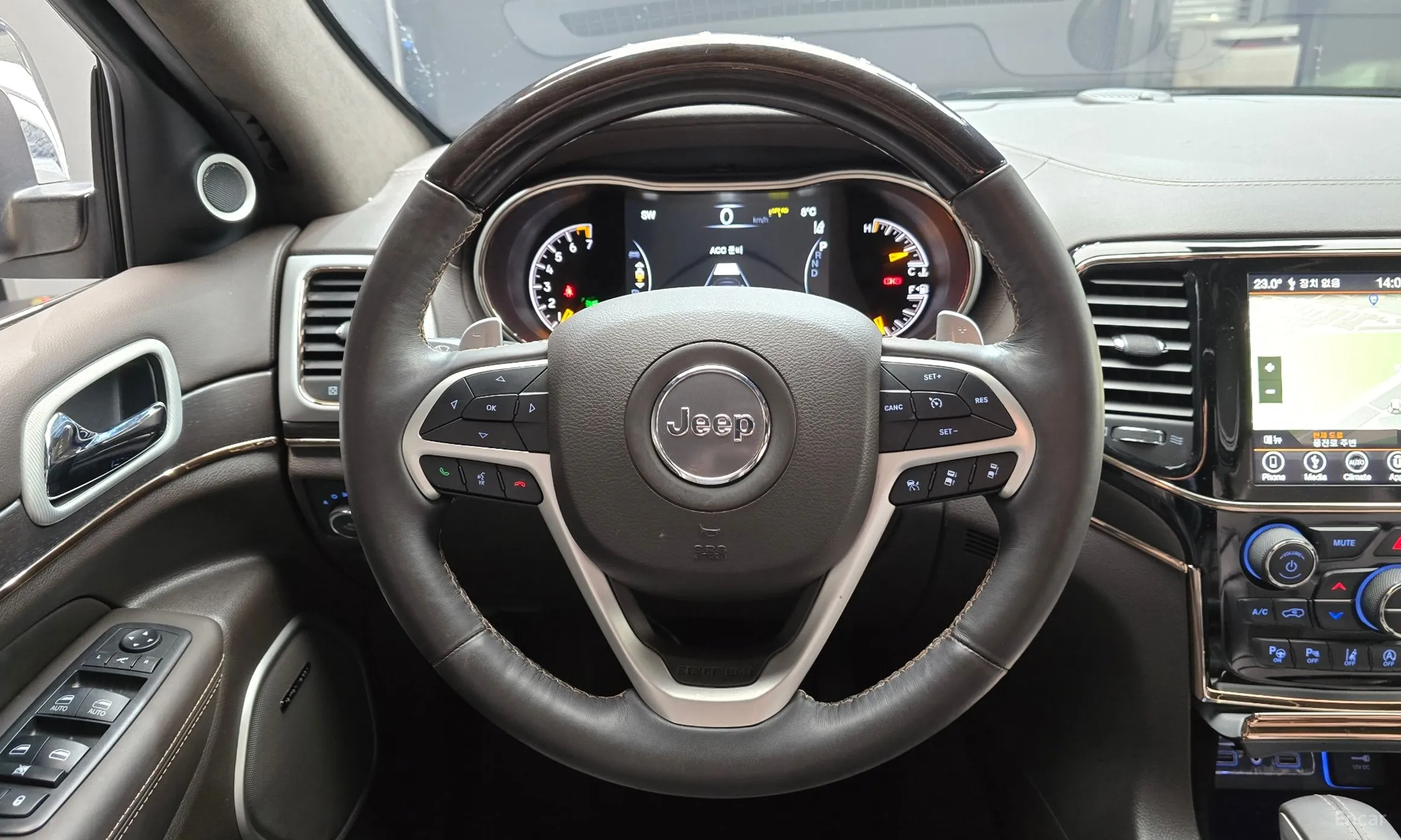 Jeep Grand Cherokee превью 13