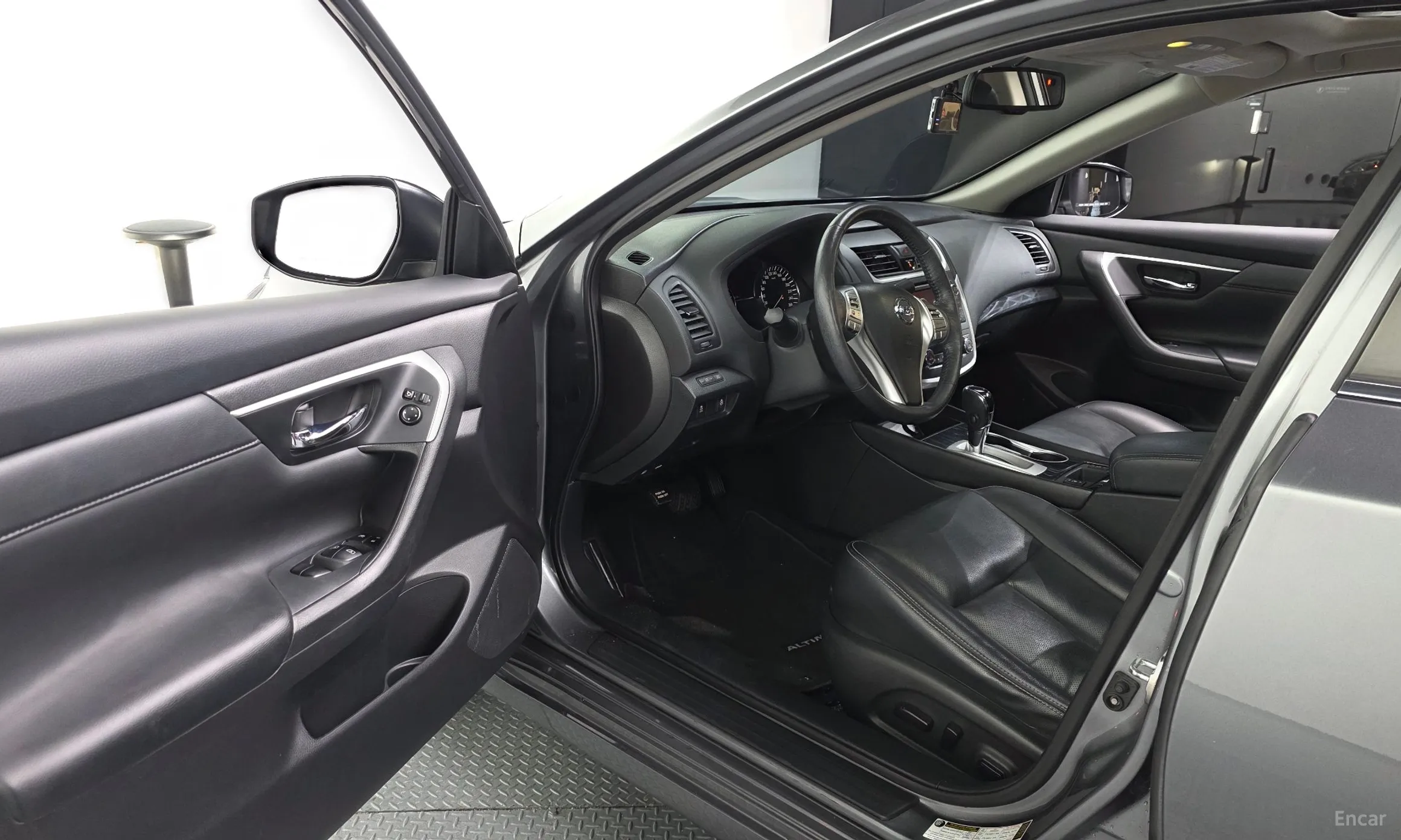 Nissan Altima превью 10