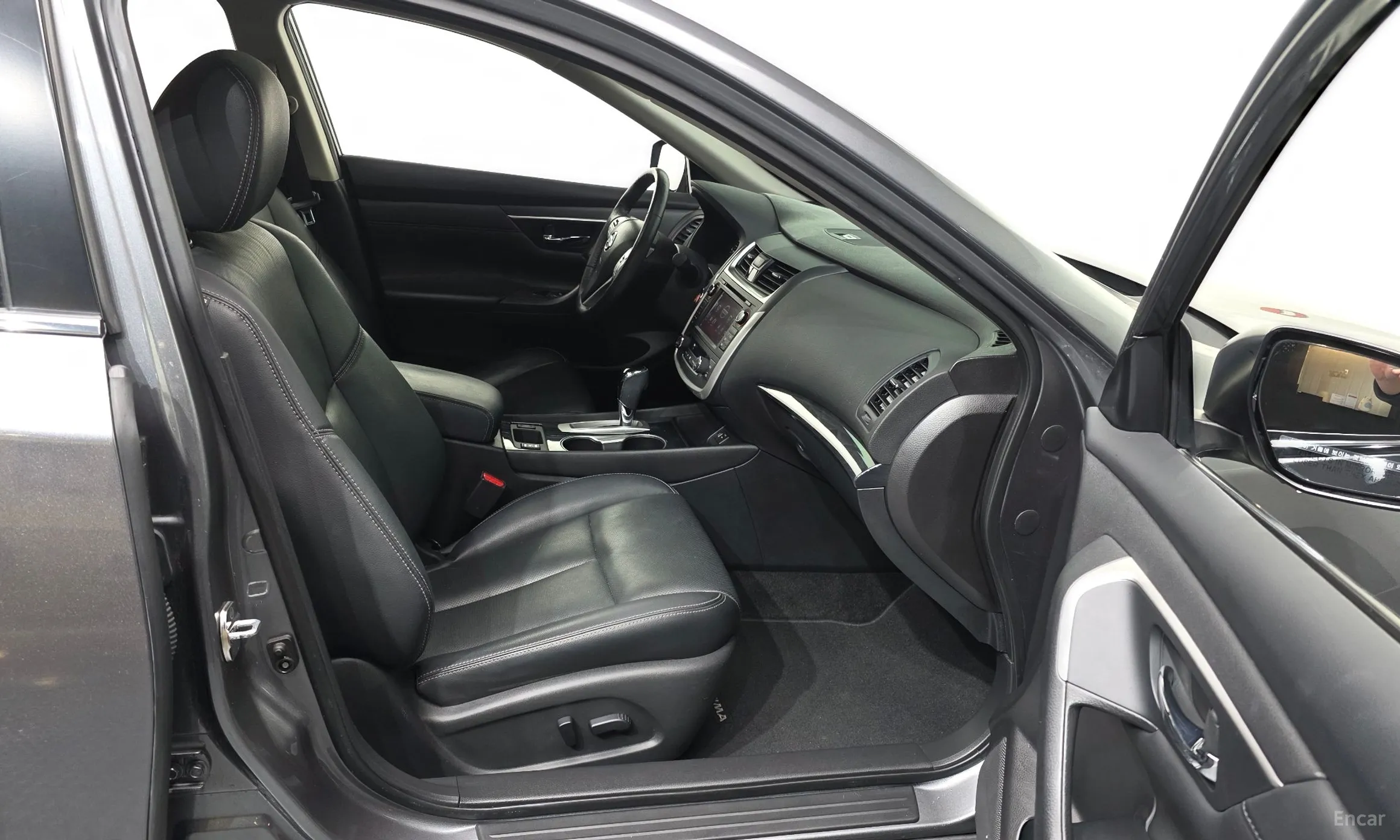 Nissan Altima превью 11