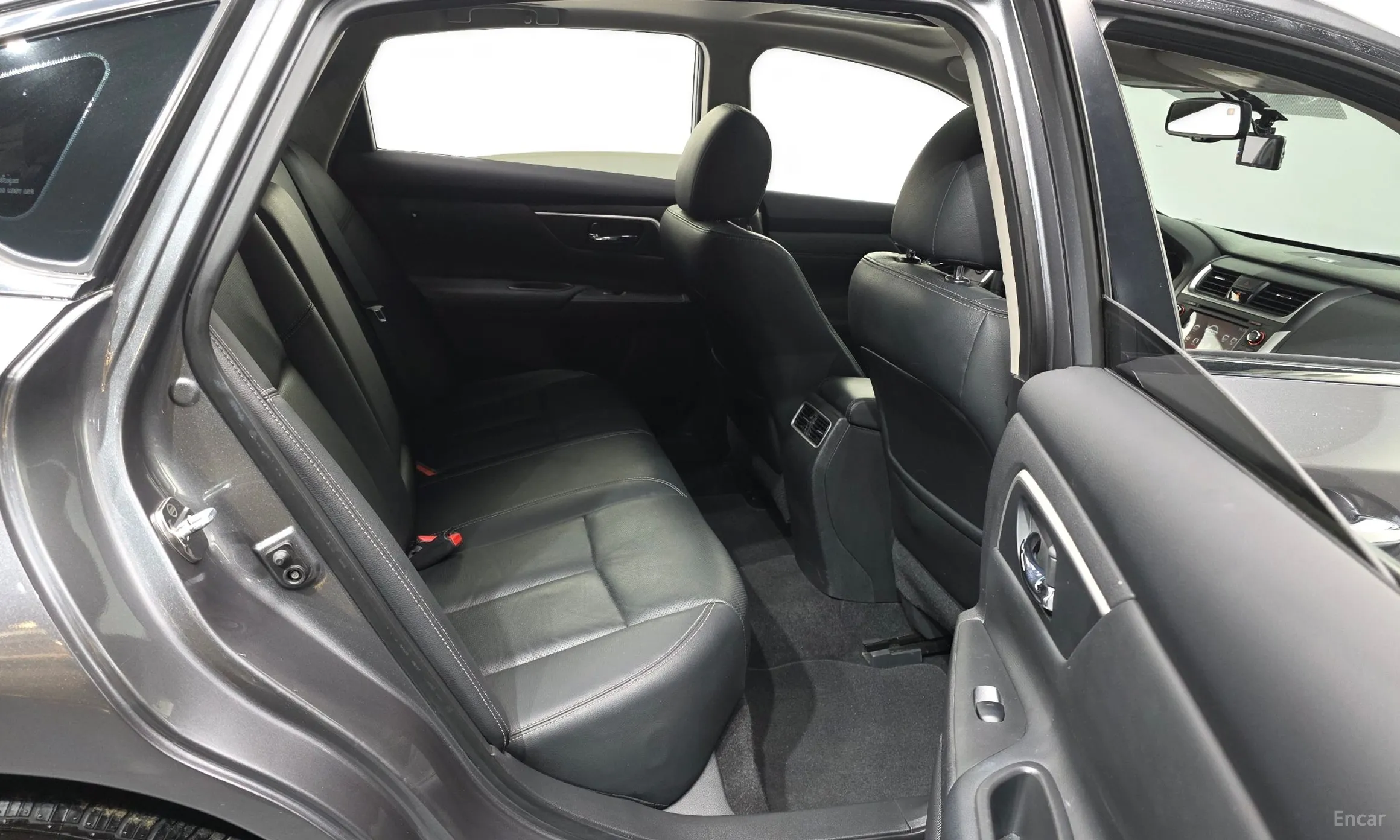 Nissan Altima превью 12