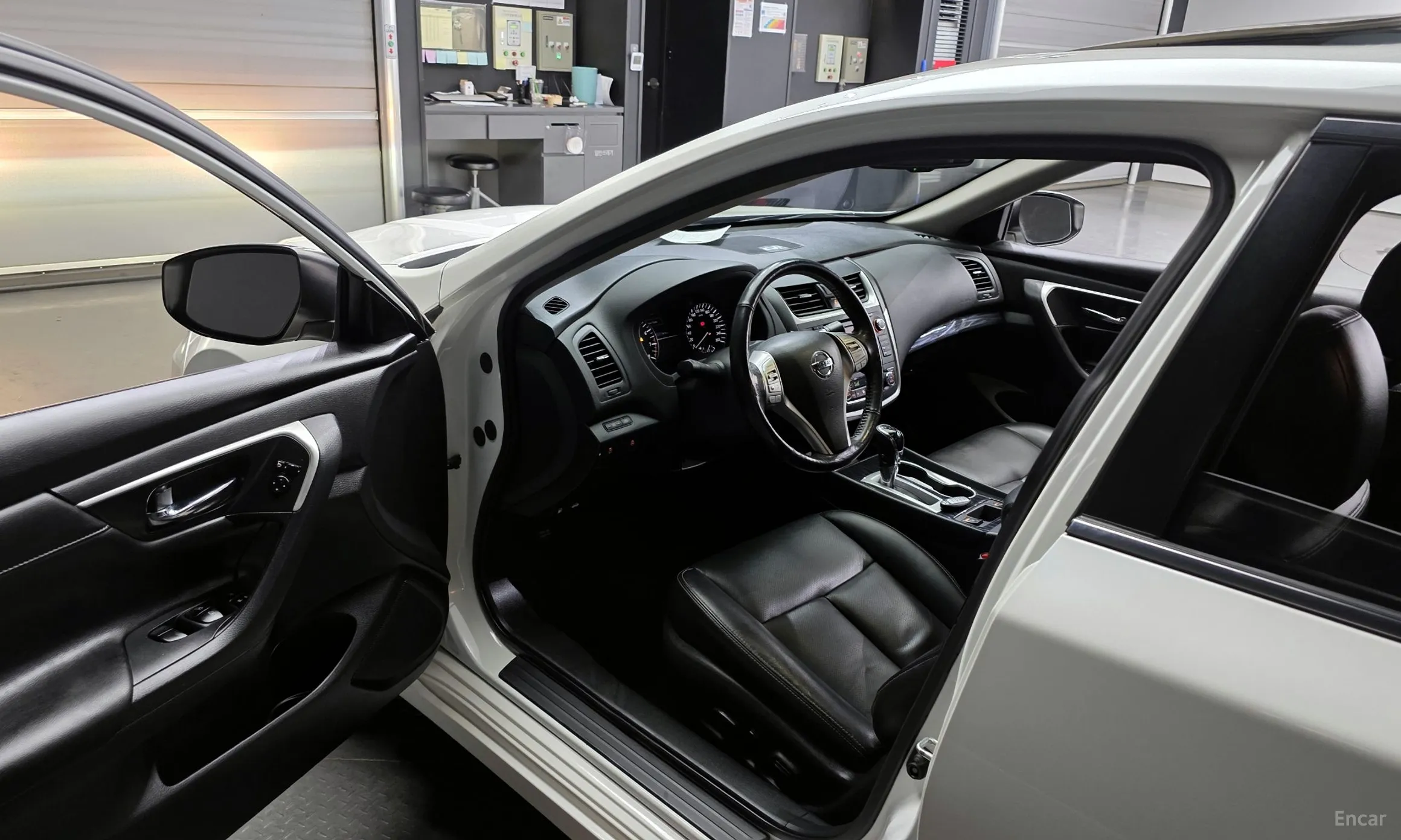 Nissan Altima превью 10