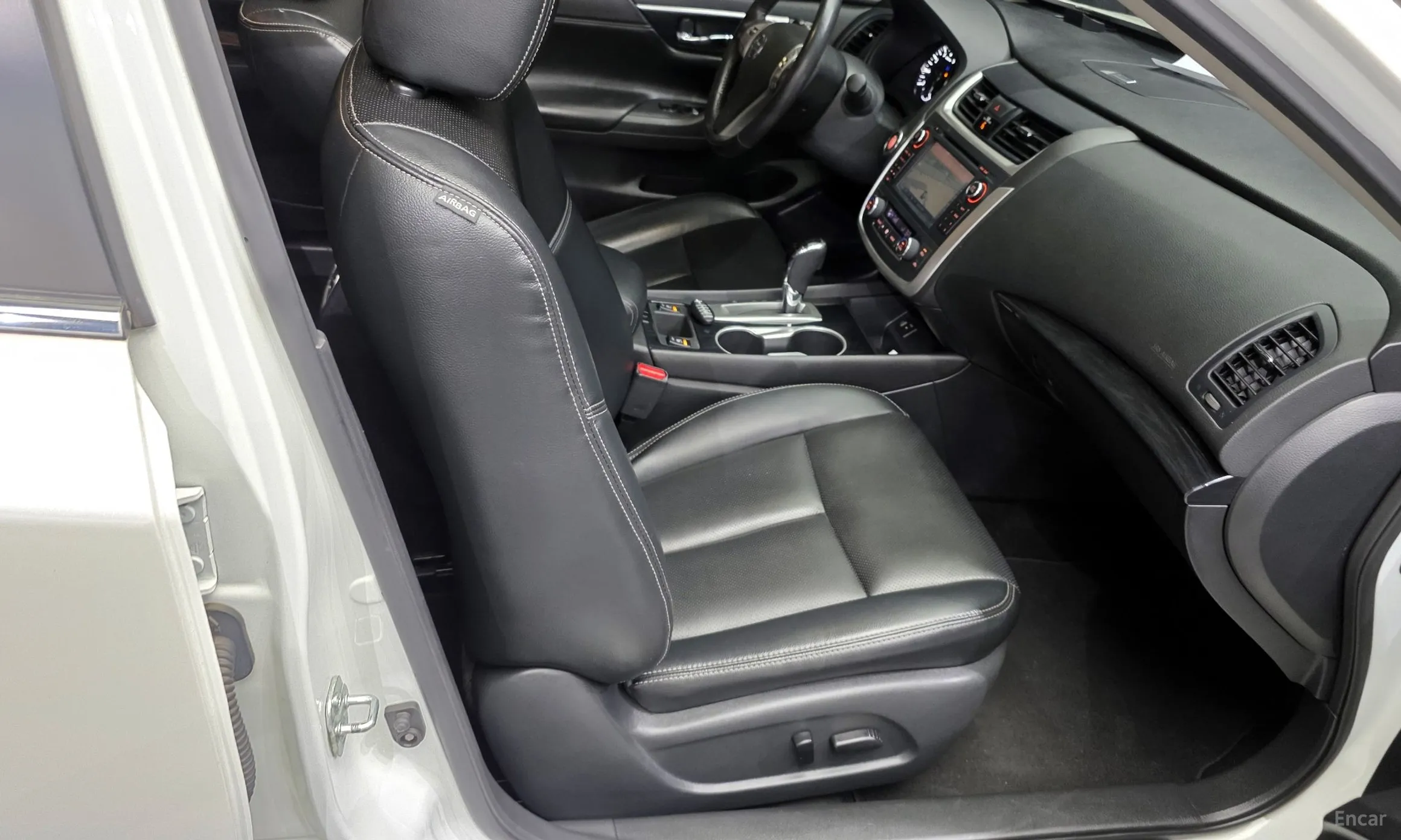 Nissan Altima превью 12