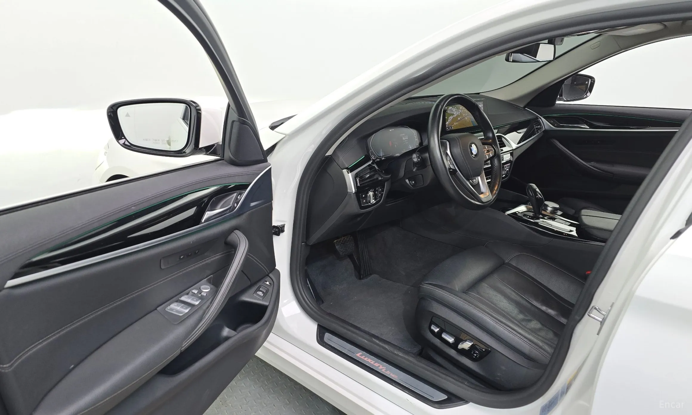 BMW 5 Series (G30) превью 10