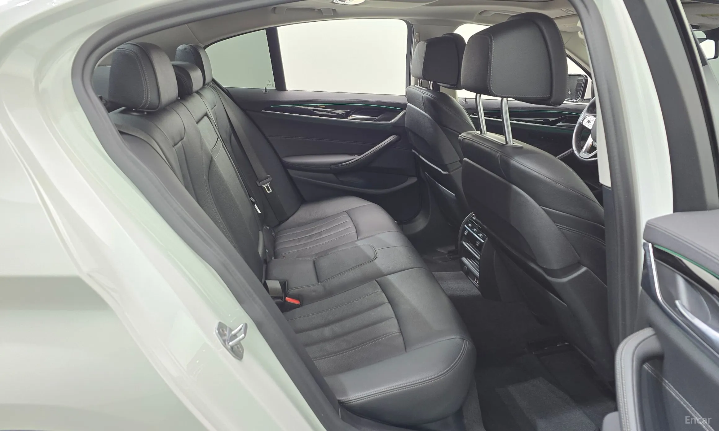 BMW 5 Series (G30) превью 12