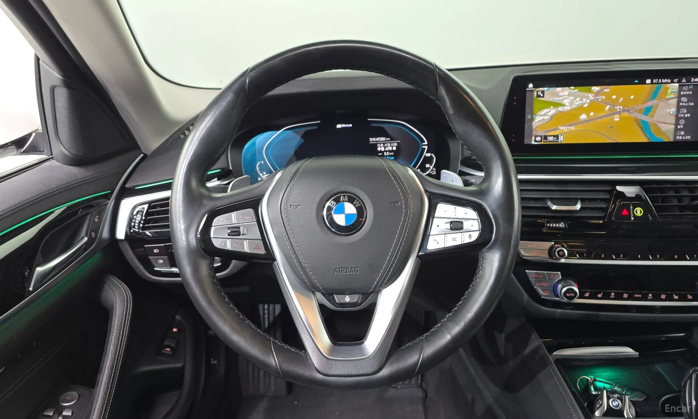 BMW 5 Series (G30) превью 13