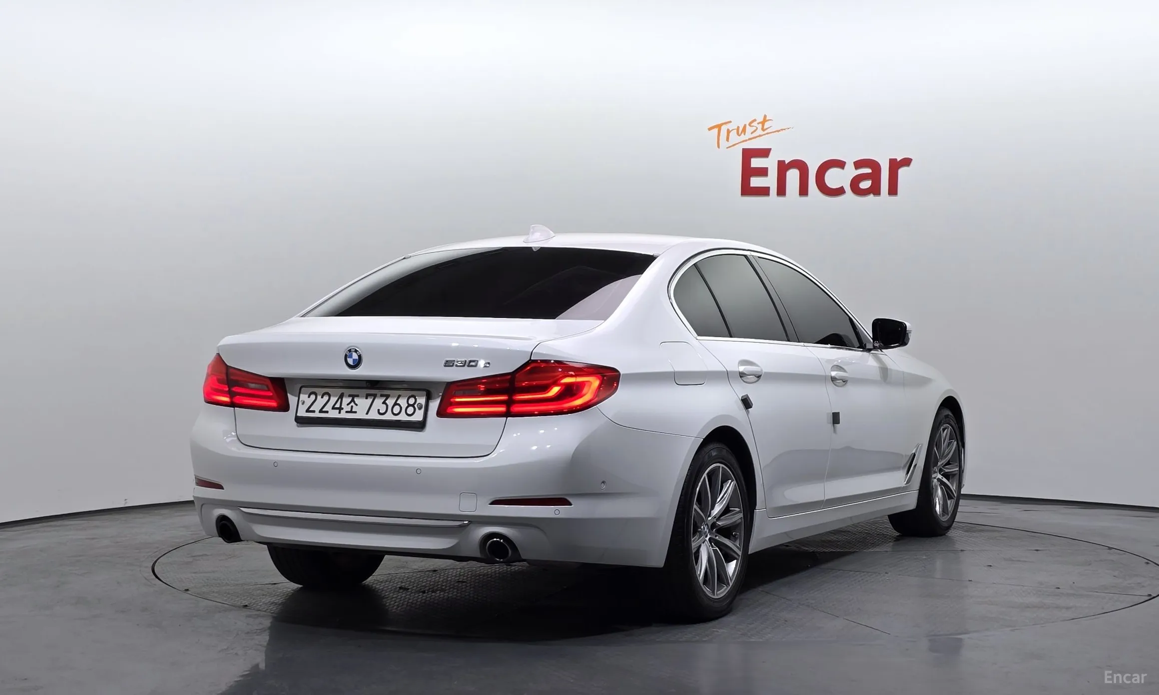 BMW 5 Series (G30) превью 2