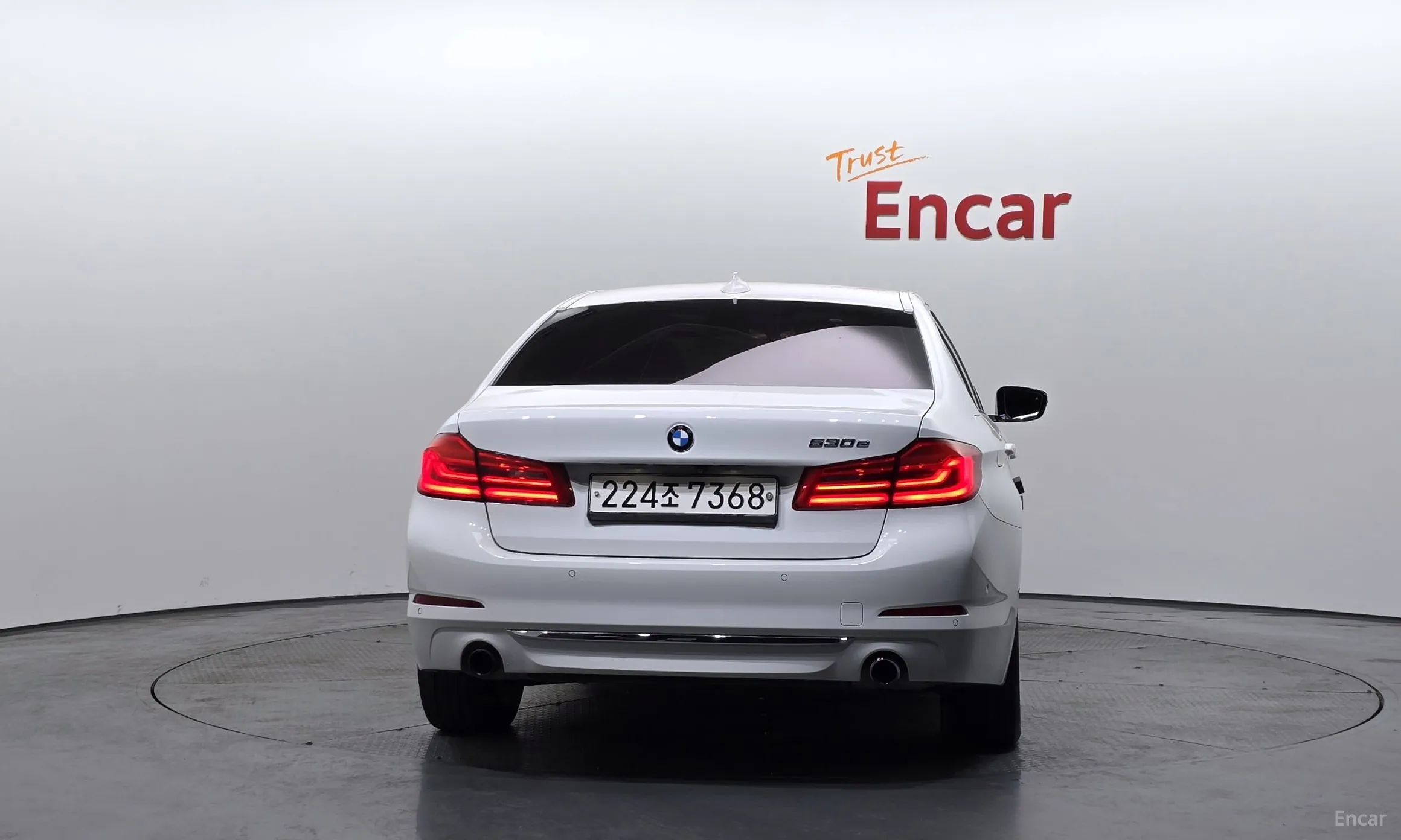 BMW 5 Series (G30) превью 4