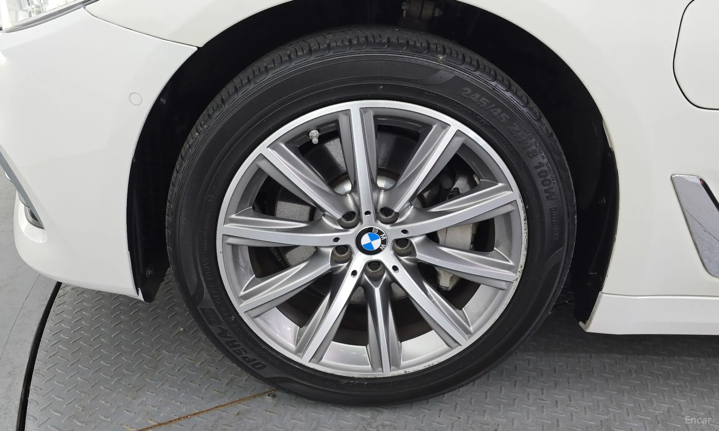 BMW 5 Series (G30) превью 5