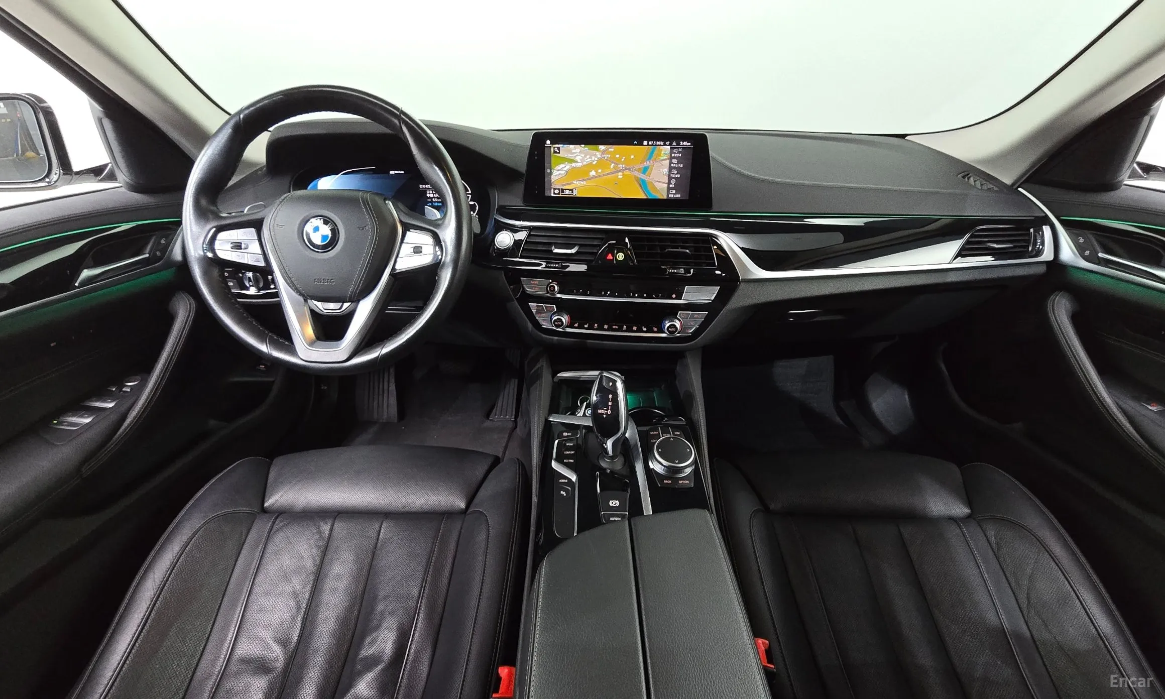 BMW 5 Series (G30) превью 7