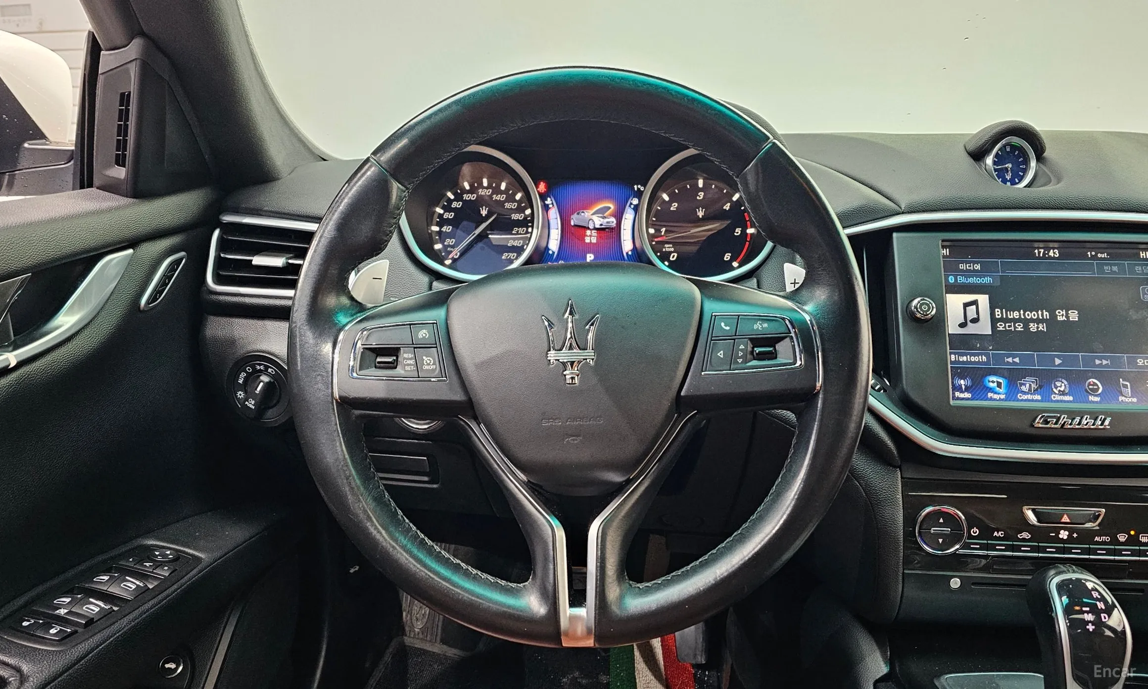 Maserati Ghibli превью 13