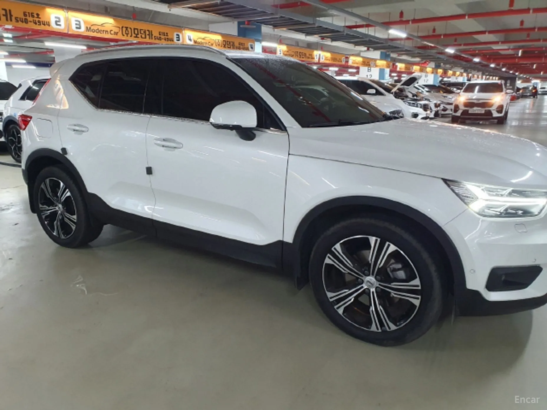 Volvo XC40 превью 3