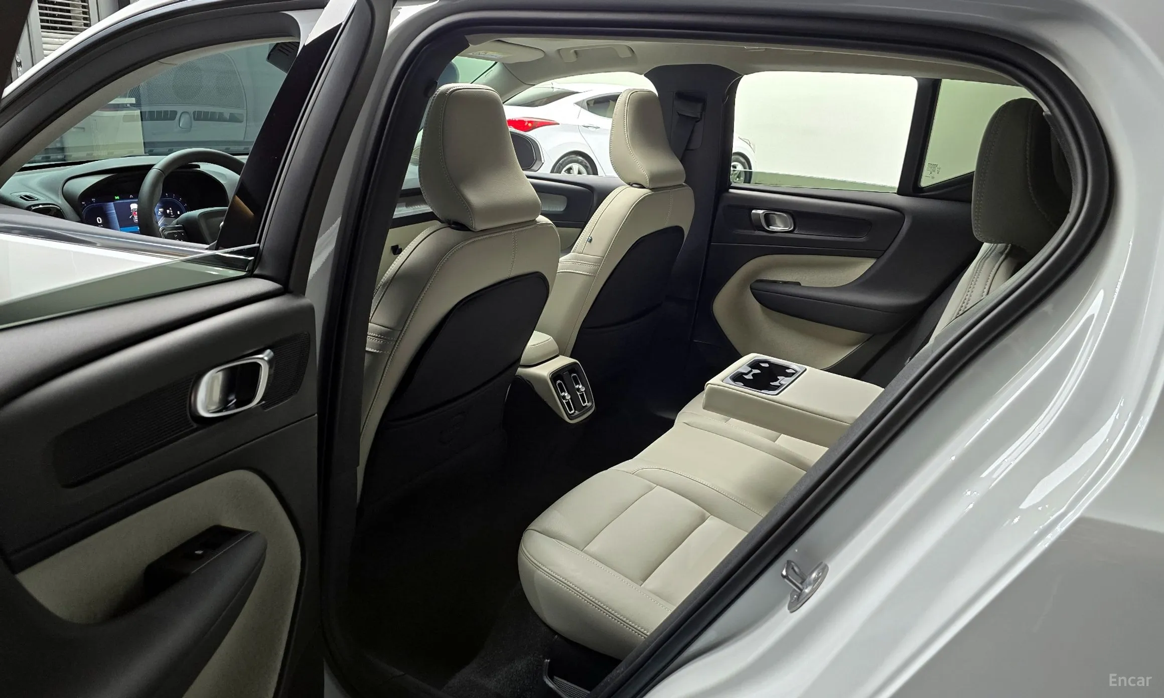 Volvo XC40 превью 11