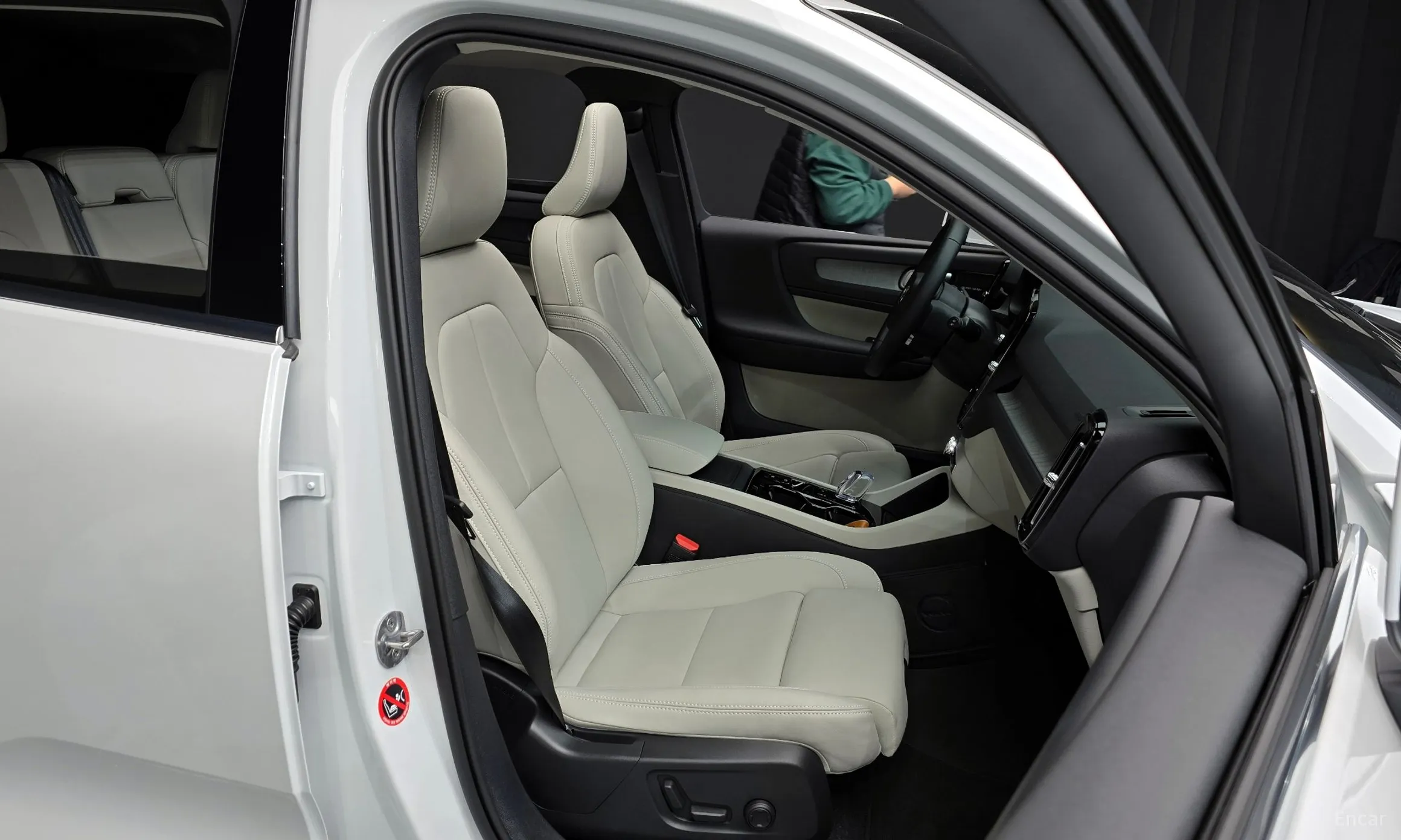 Volvo XC40 превью 12