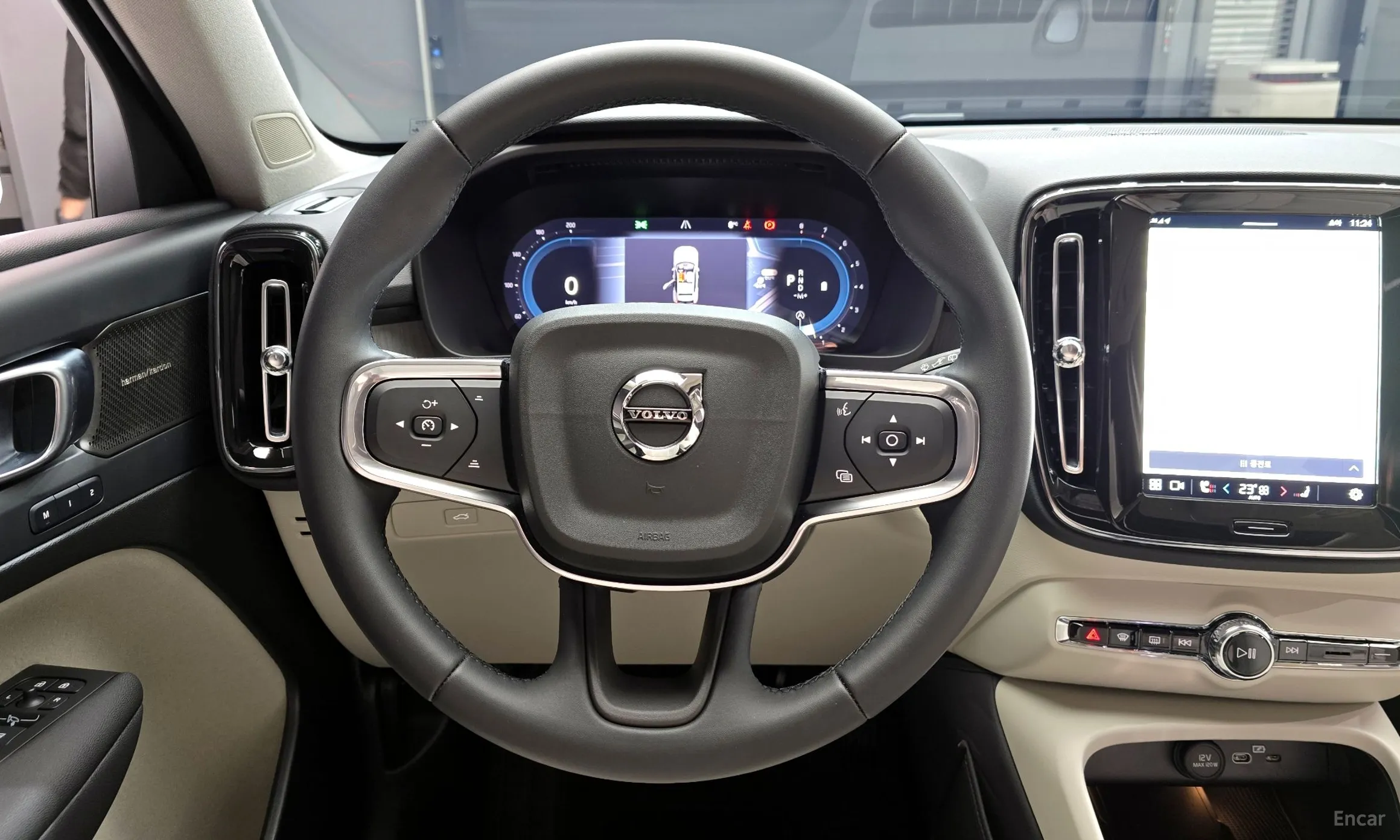 Volvo XC40 превью 13