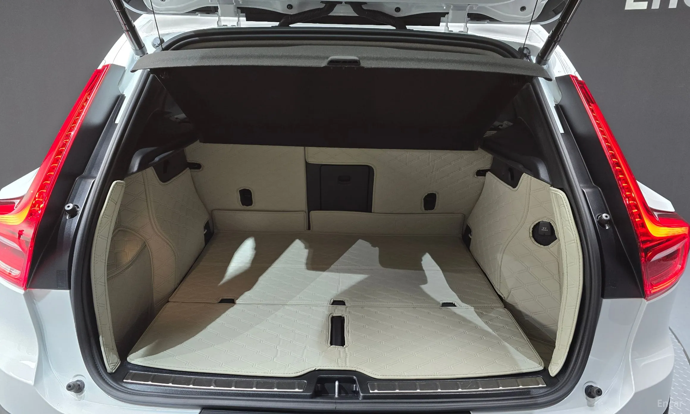 Volvo XC40 превью 20