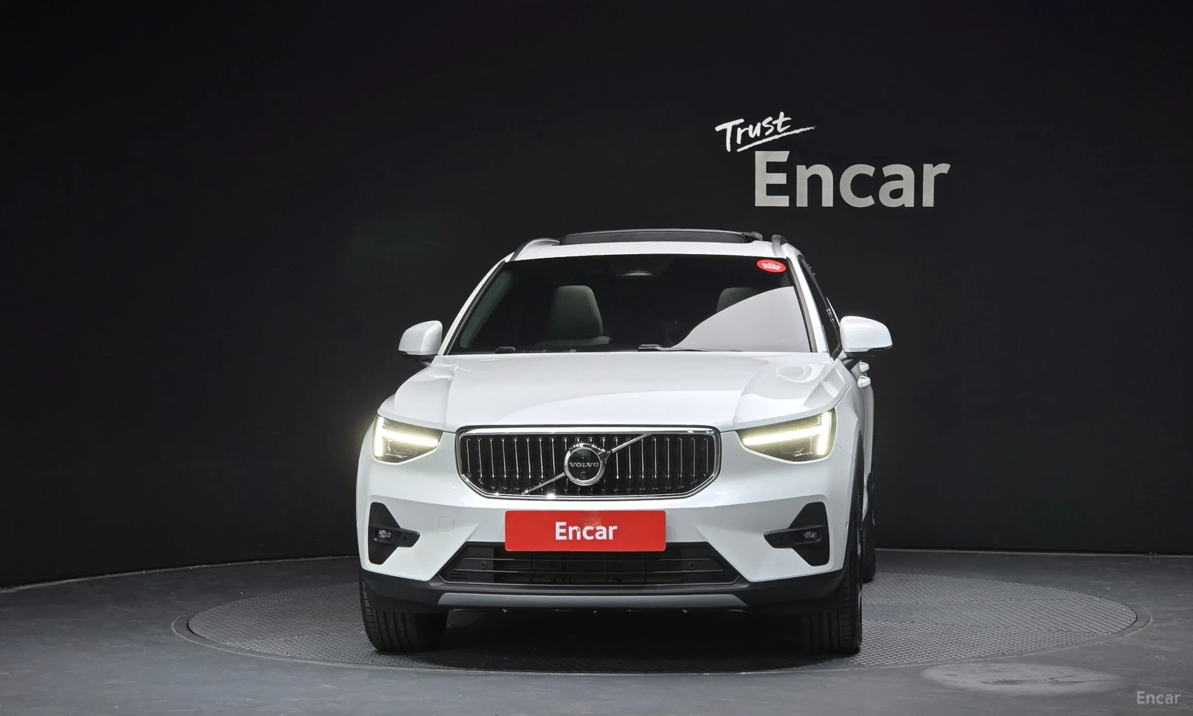 Volvo XC40 превью 3