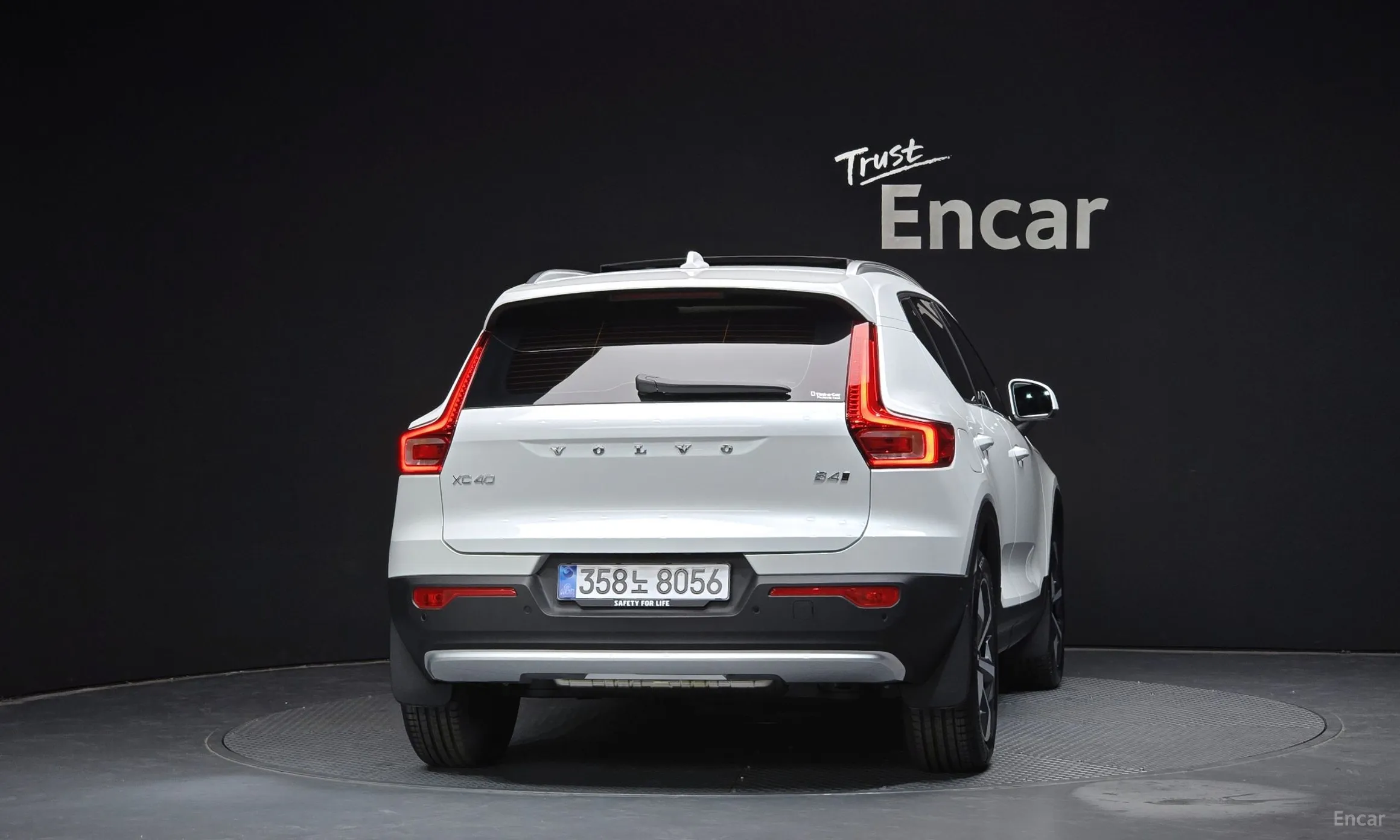 Volvo XC40 превью 4