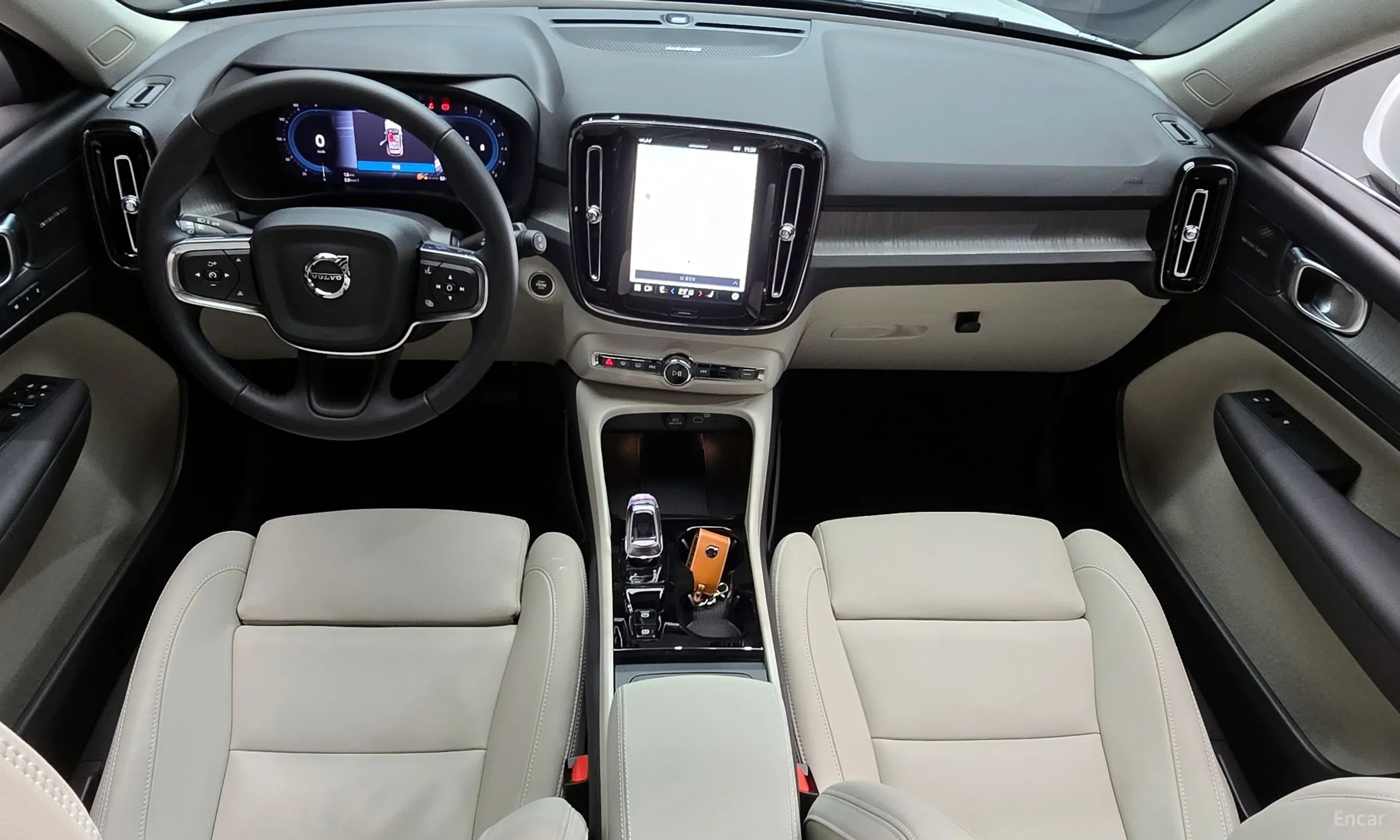 Volvo XC40 превью 7