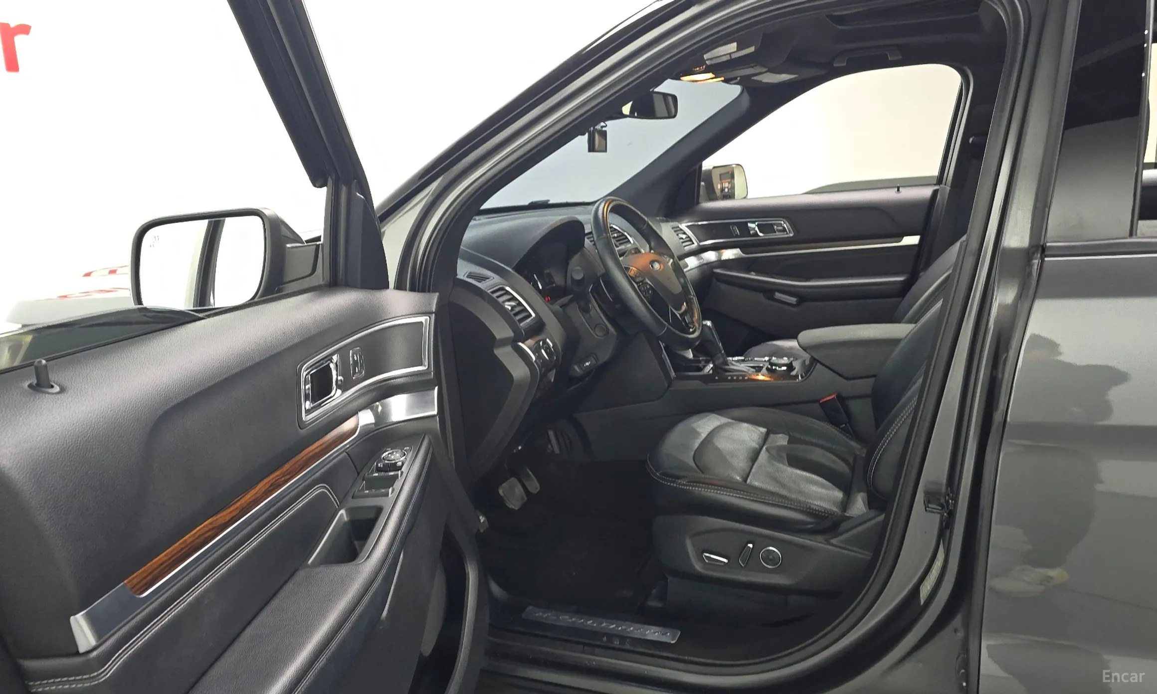 Ford Explorer превью 10