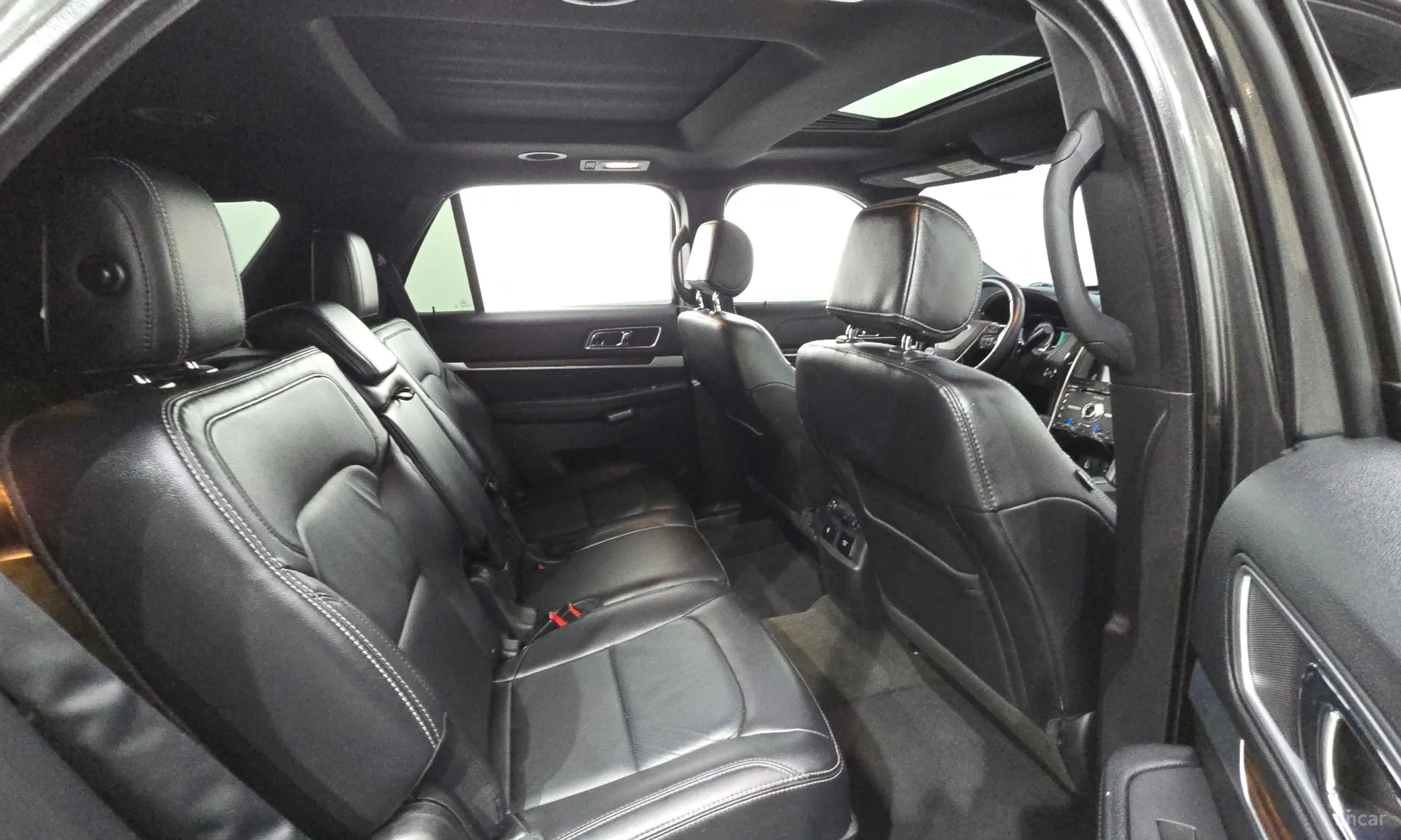 Ford Explorer превью 12