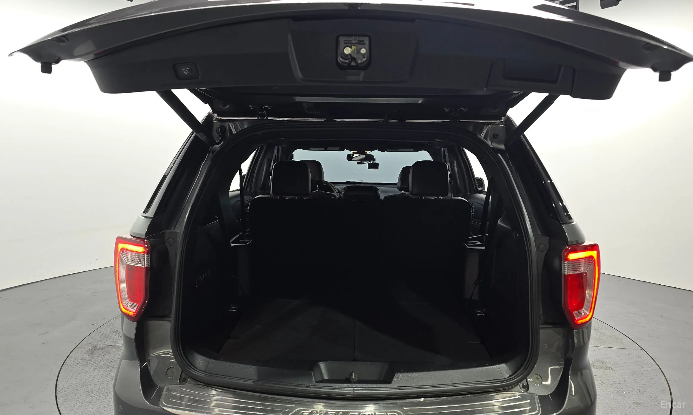 Ford Explorer превью 20