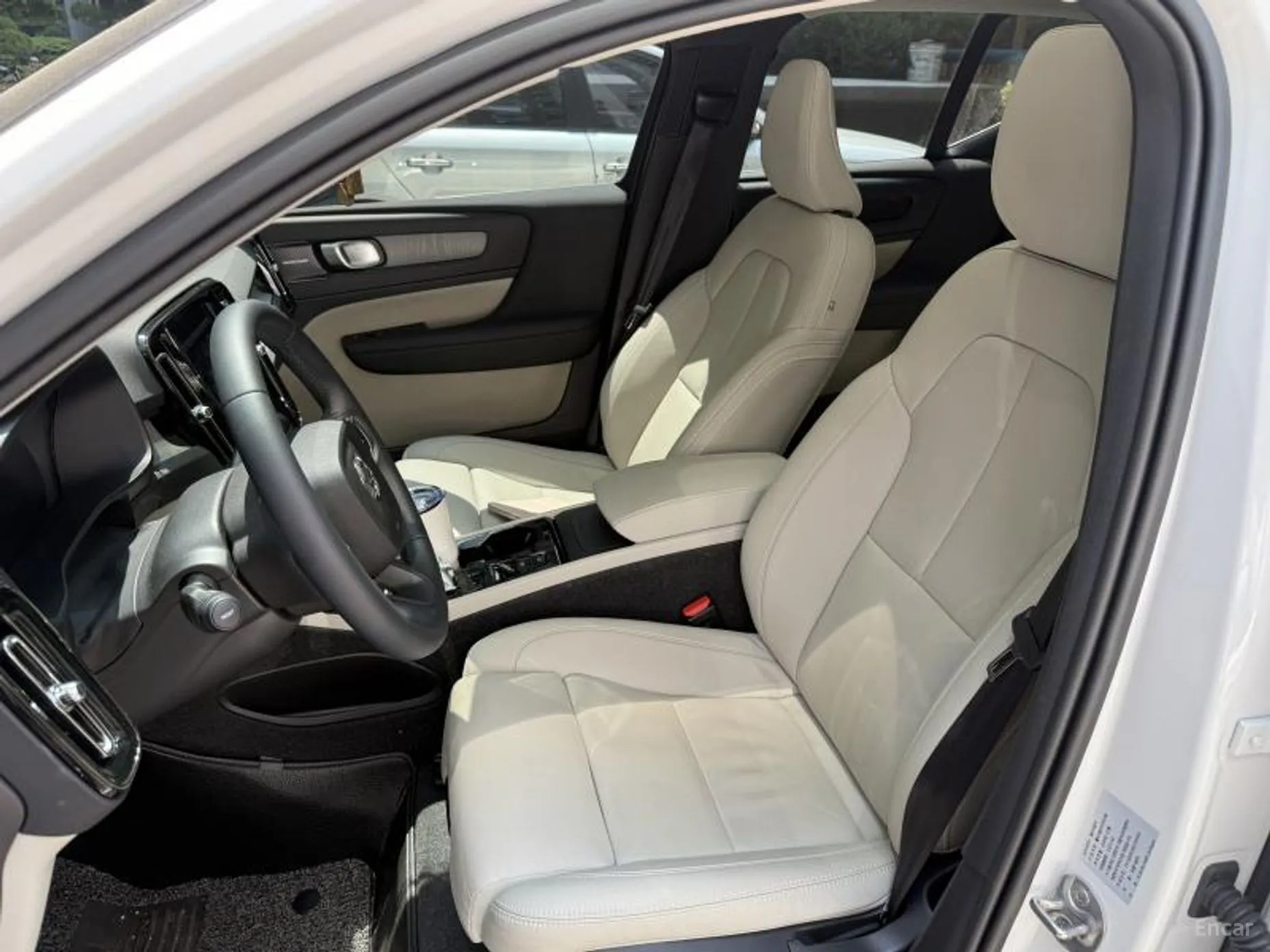 Volvo XC40 превью 13