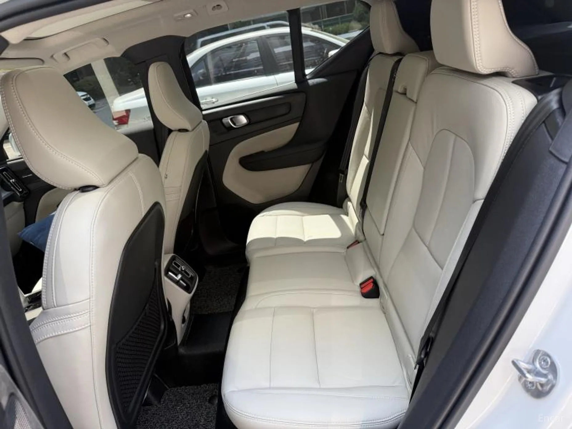 Volvo XC40 превью 14