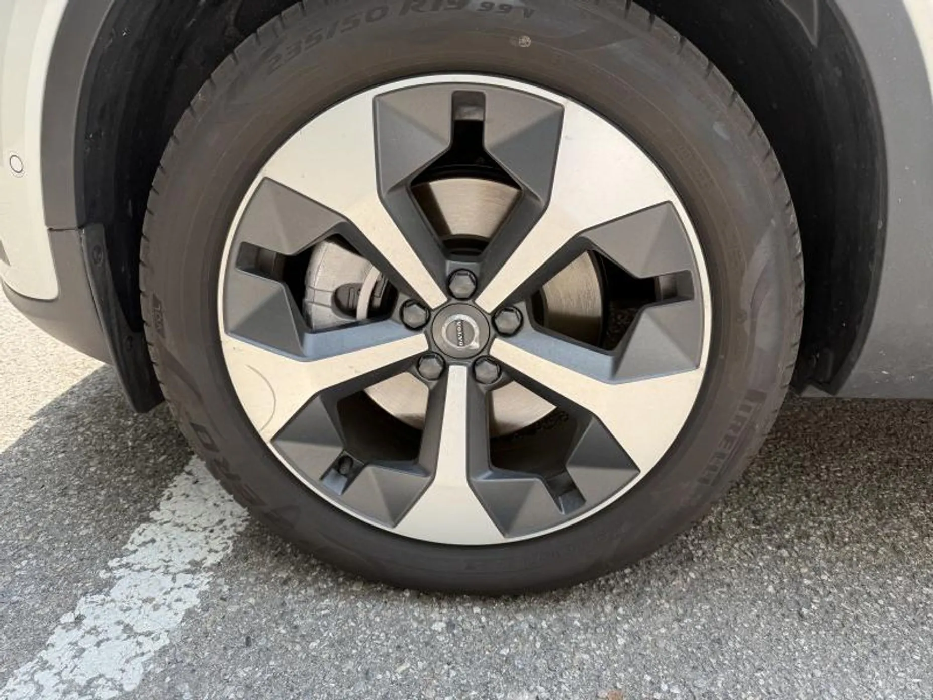 Volvo XC40 превью 20