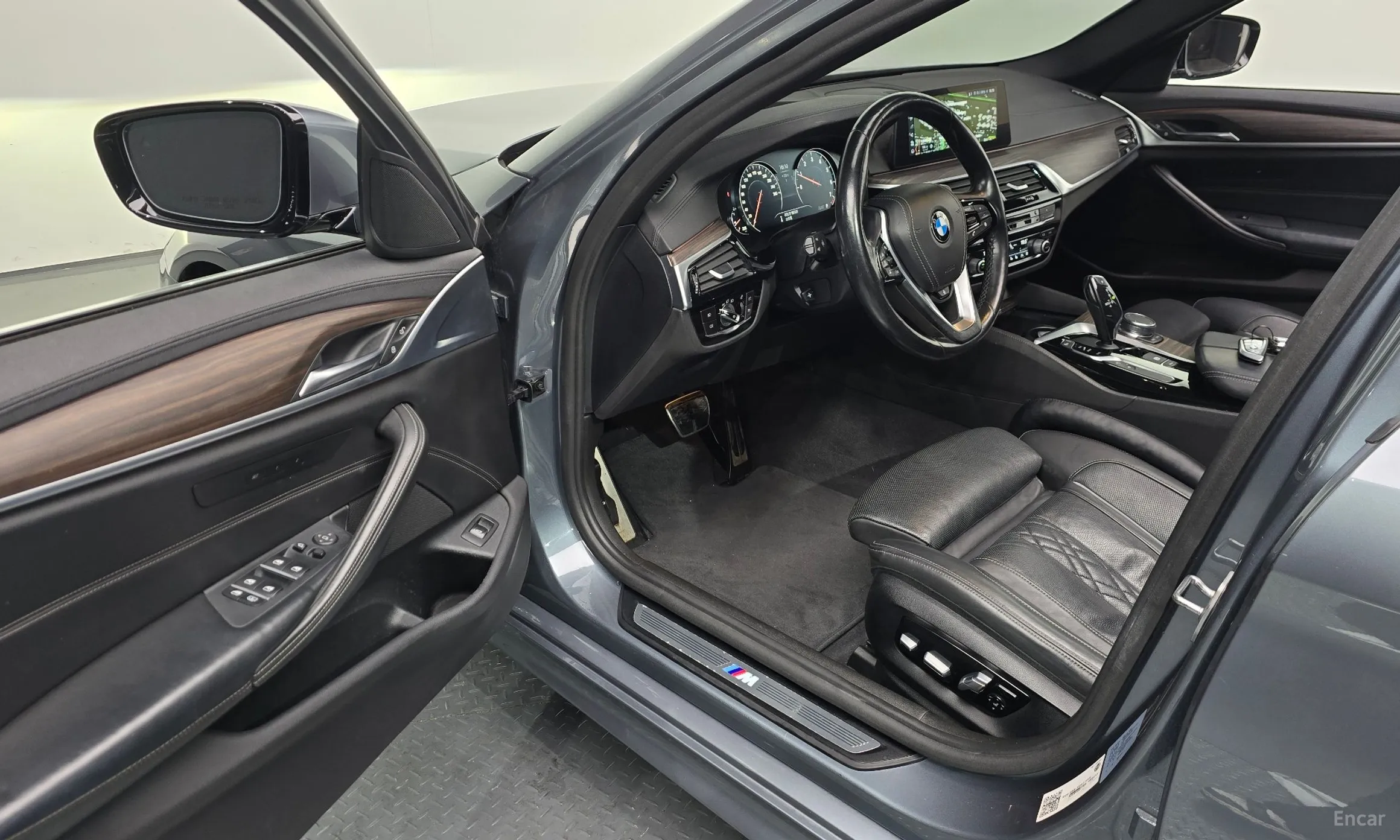 BMW 5 Series (G30) превью 11