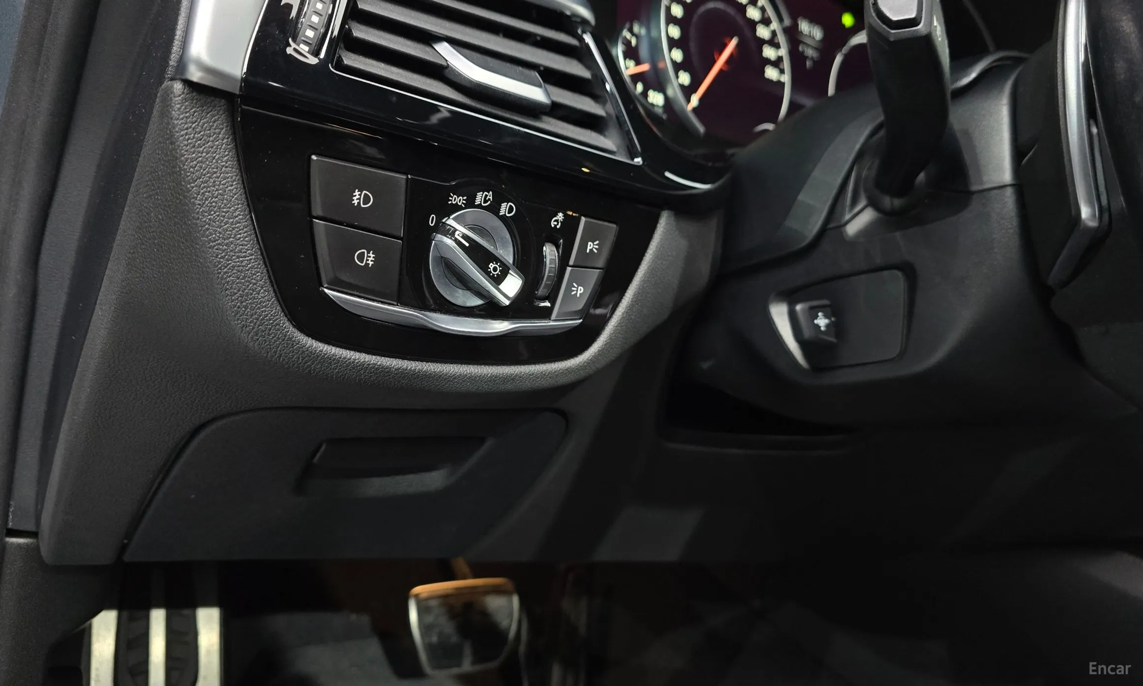 BMW 5 Series (G30) превью 14