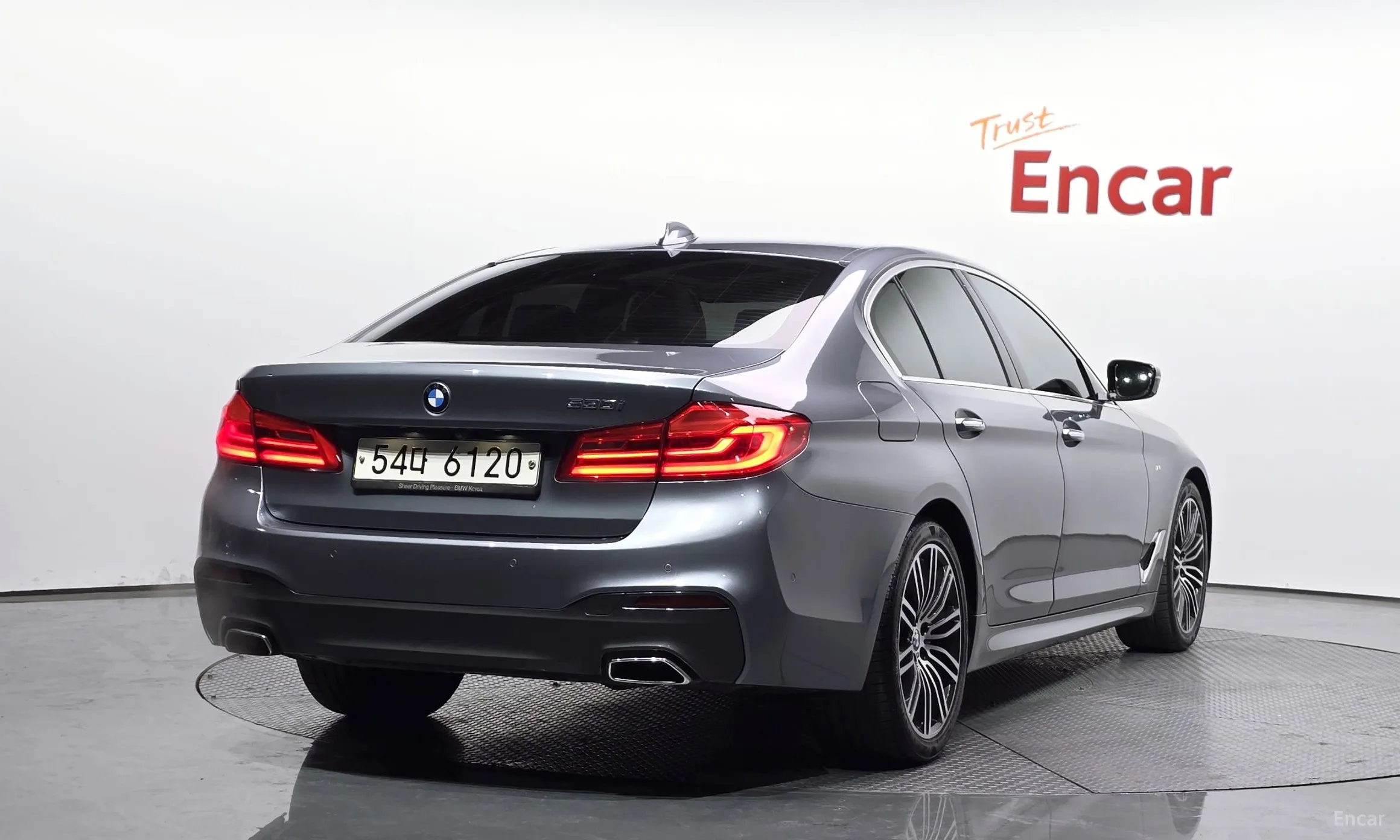 BMW 5 Series (G30) превью 2