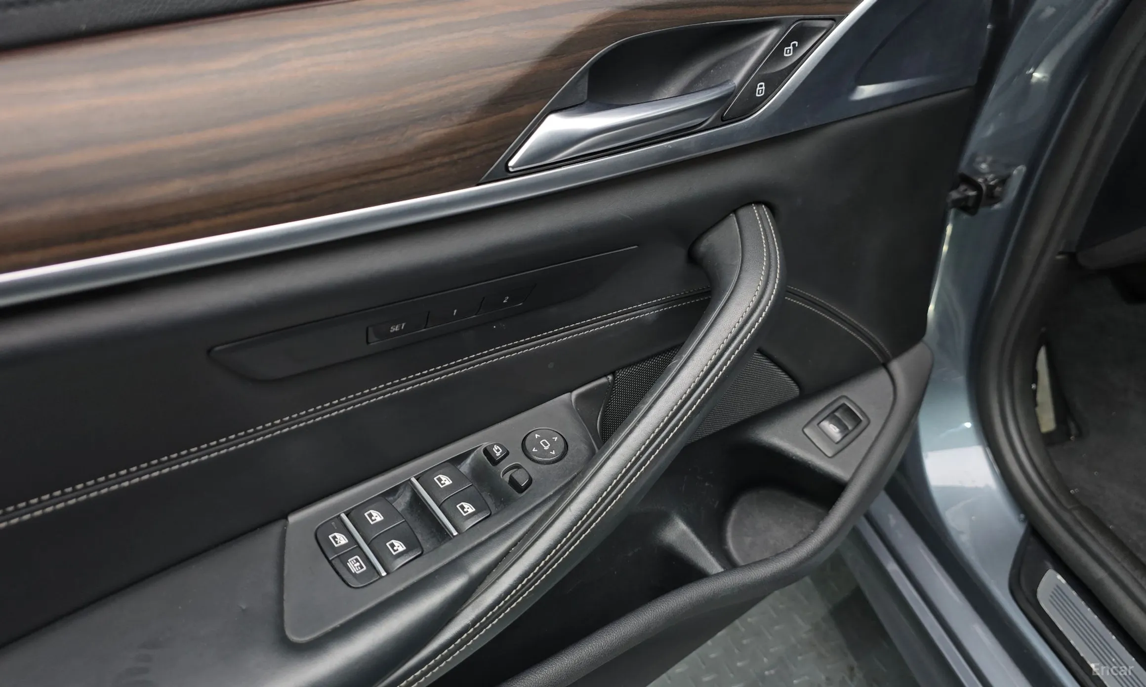 BMW 5 Series (G30) превью 17