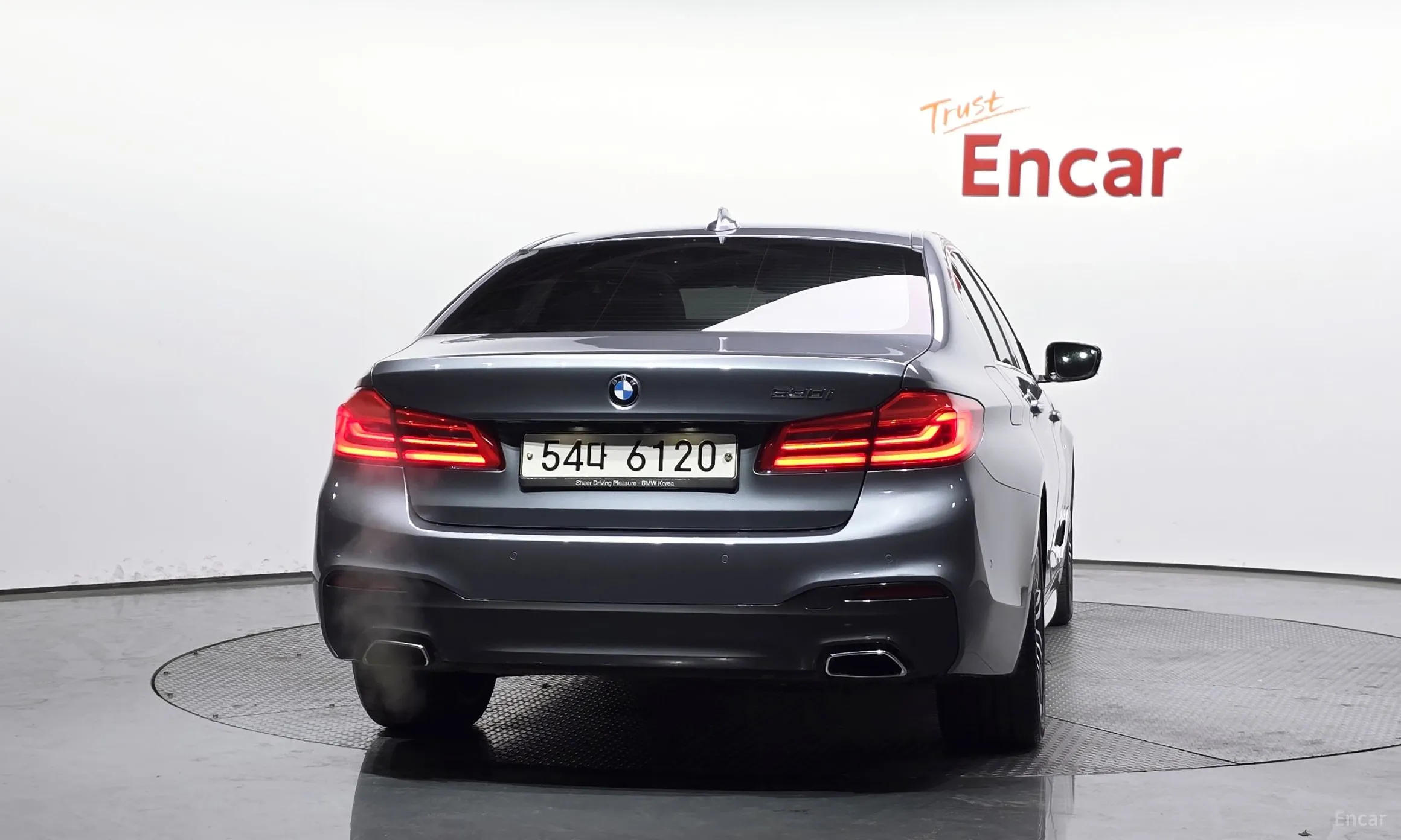 BMW 5 Series (G30) превью 4