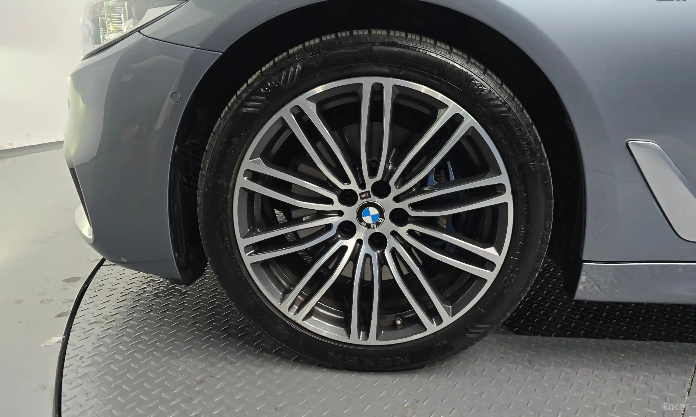 BMW 5 Series (G30) превью 5