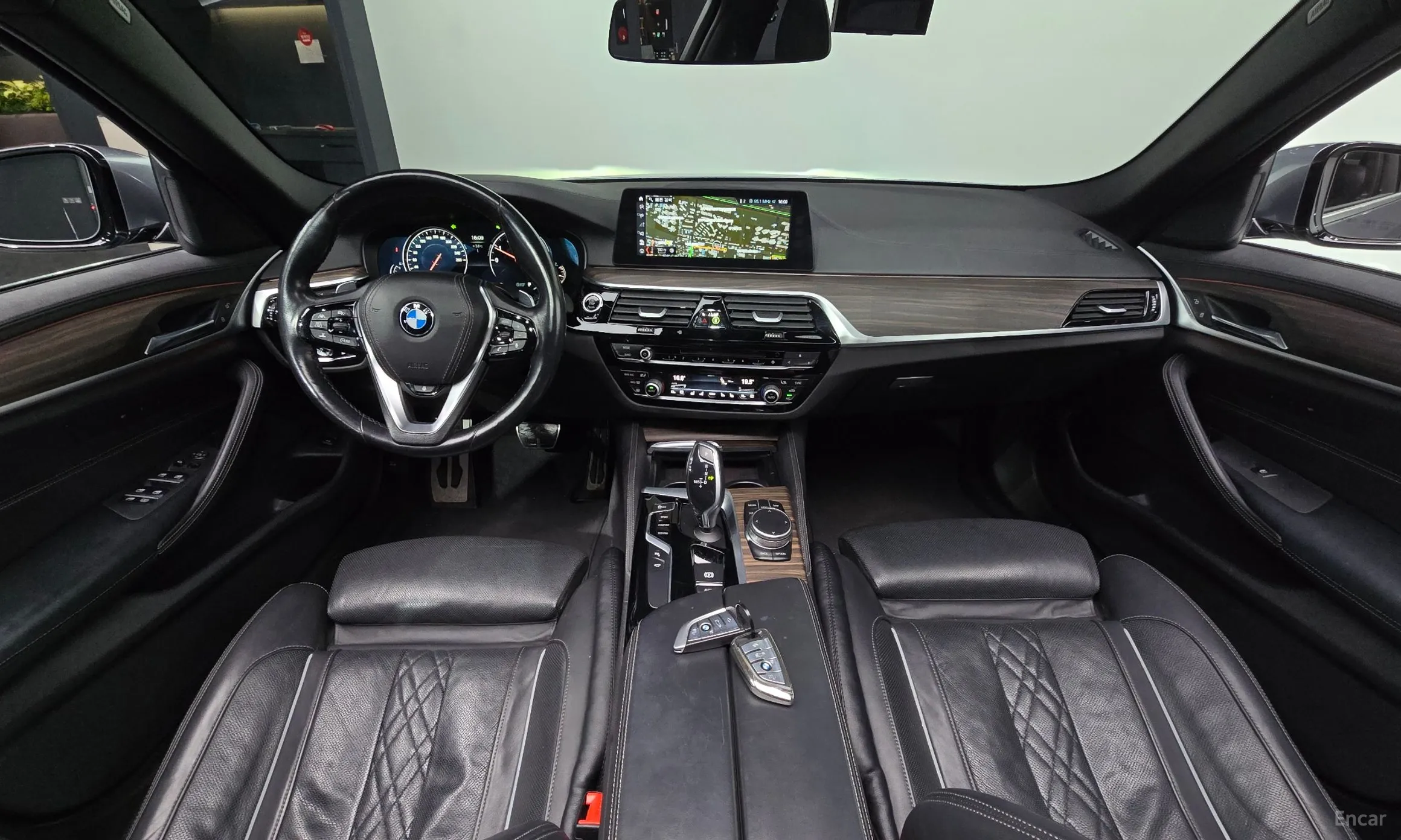 BMW 5 Series (G30) превью 7