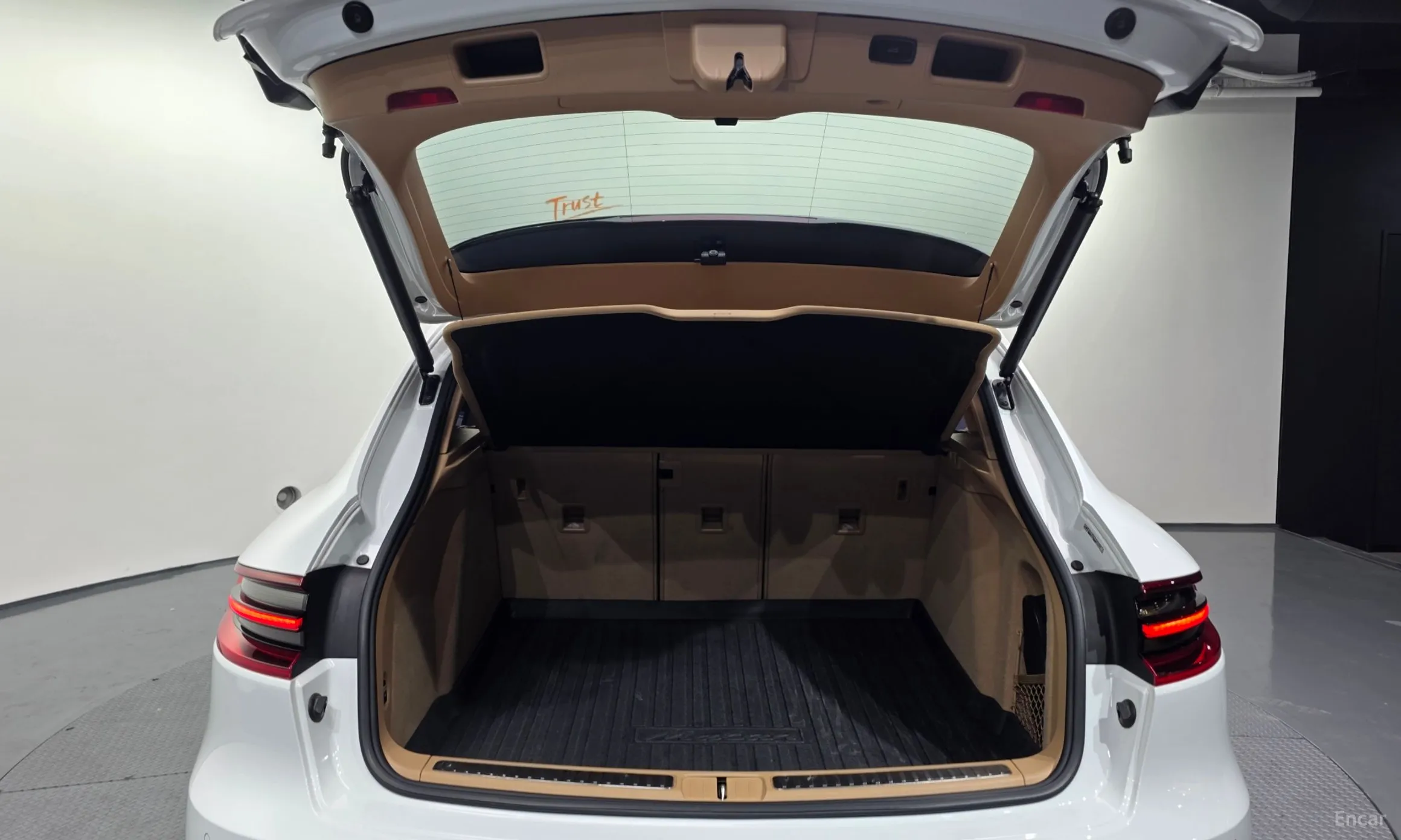 Porsche Macan превью 20