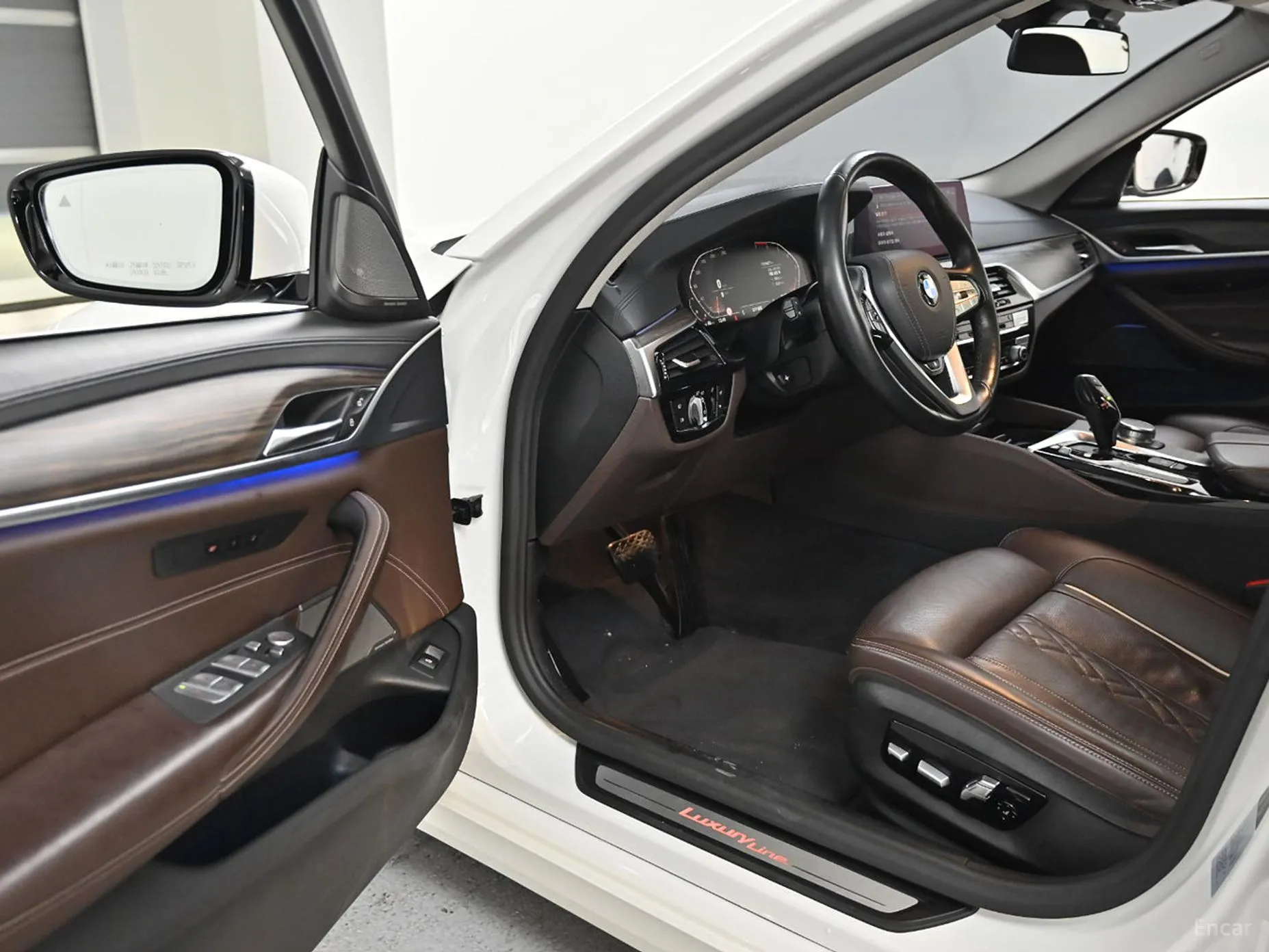 BMW 5 Series (G30) превью 11