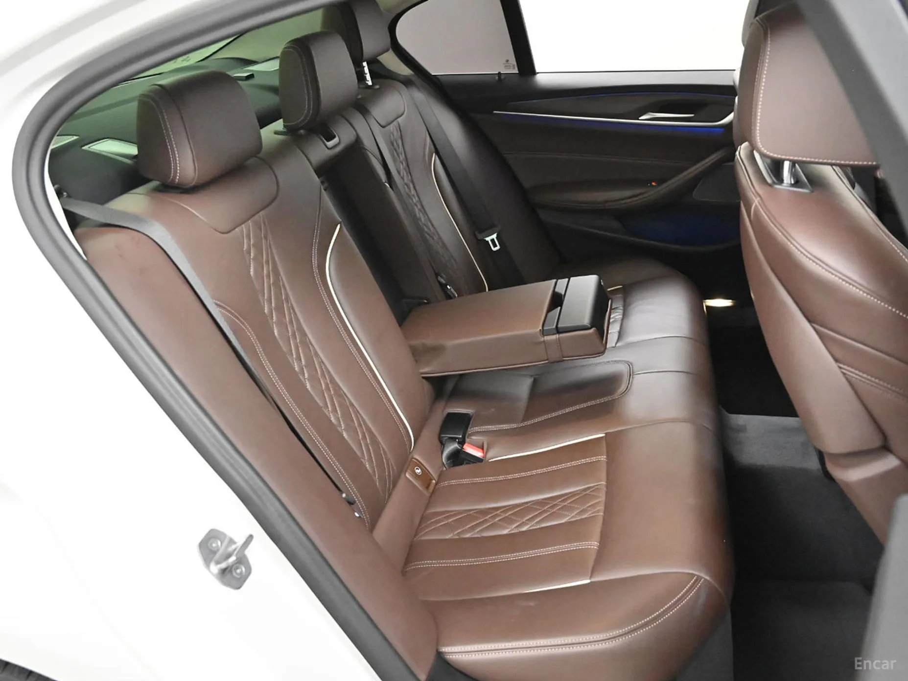 BMW 5 Series (G30) превью 12
