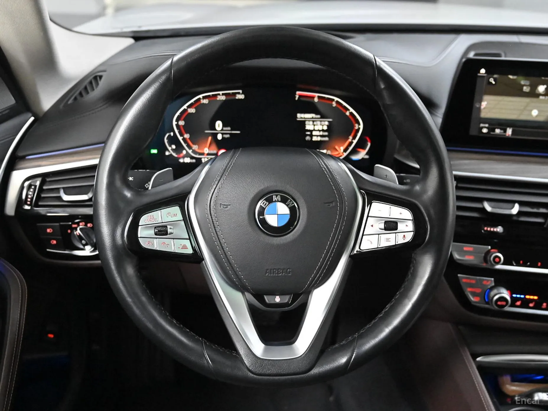 BMW 5 Series (G30) превью 13